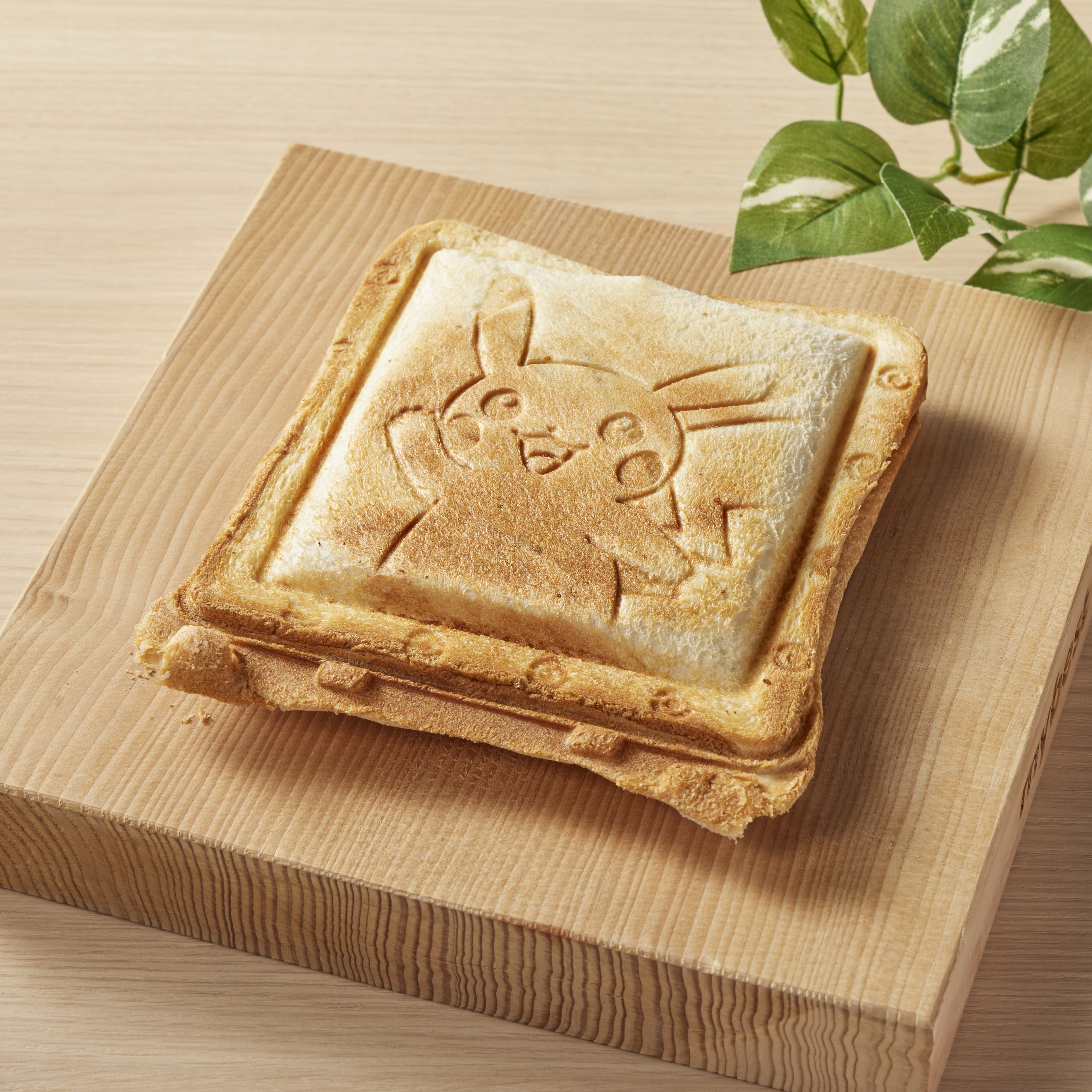 BRUNO ポケモン ホットサンドメーカー BOE131-RDを検証レビュー