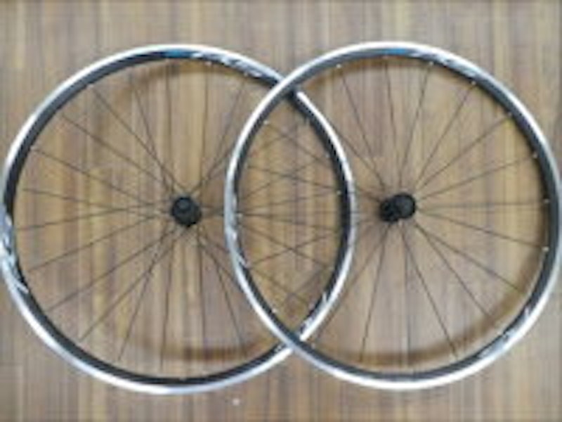 RS100 クリンチャー フロントホイール 1