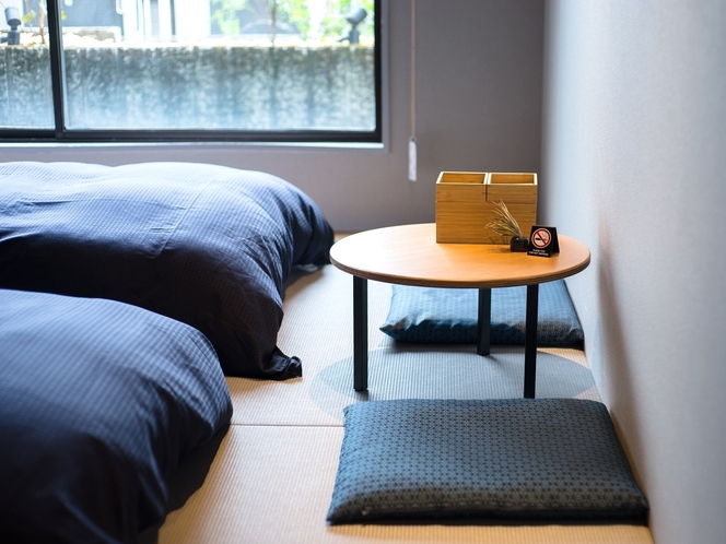 RESTERS BED&CO. 3