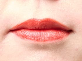 日本ロレアル VALENTINO BEAUTY ロッソ ヴァレンティノ サテンを検証レビュー!口紅・リップスティックの選び方も紹介 2