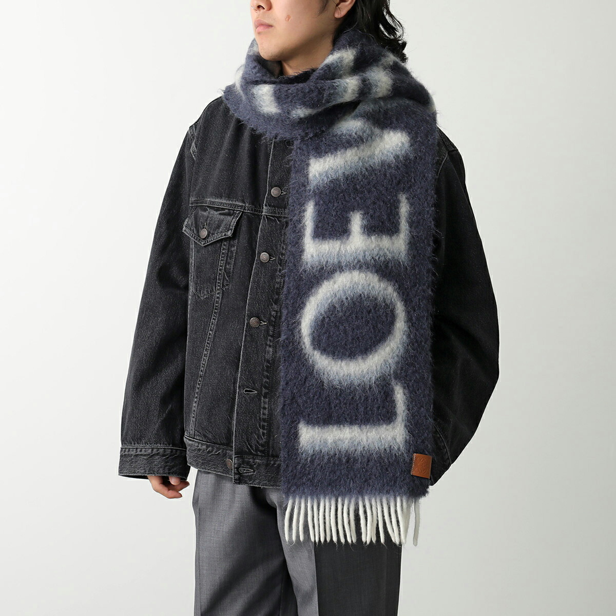 極極美品 LOEWE レザー ブラック マフラー ポケット スペイン製 未使用感 極極美品 LOEWE レザー ブラック マフラー ポケット スペイン製