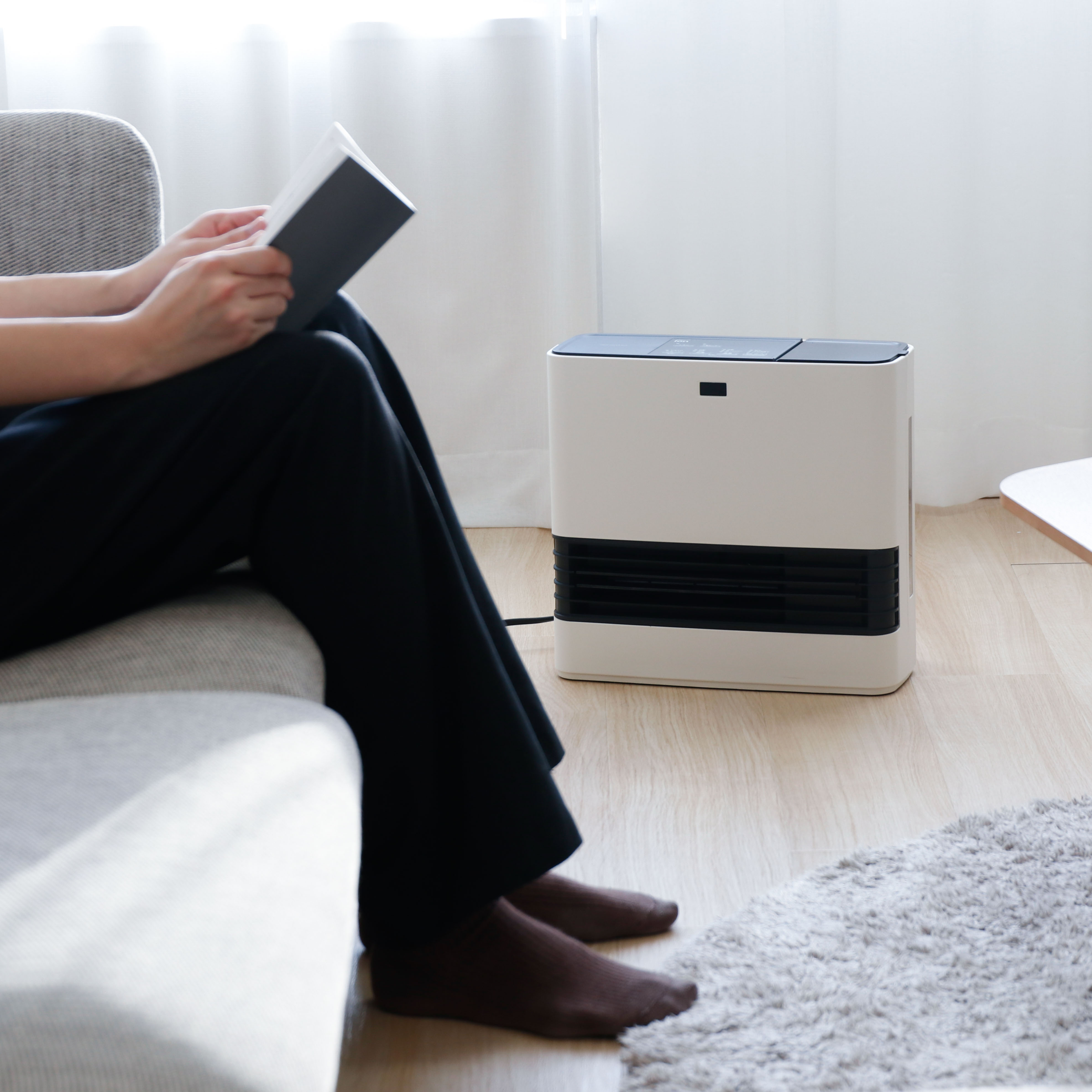 アイリスオーヤマ 大風量加湿セラミックファンヒーター ACHHM12A