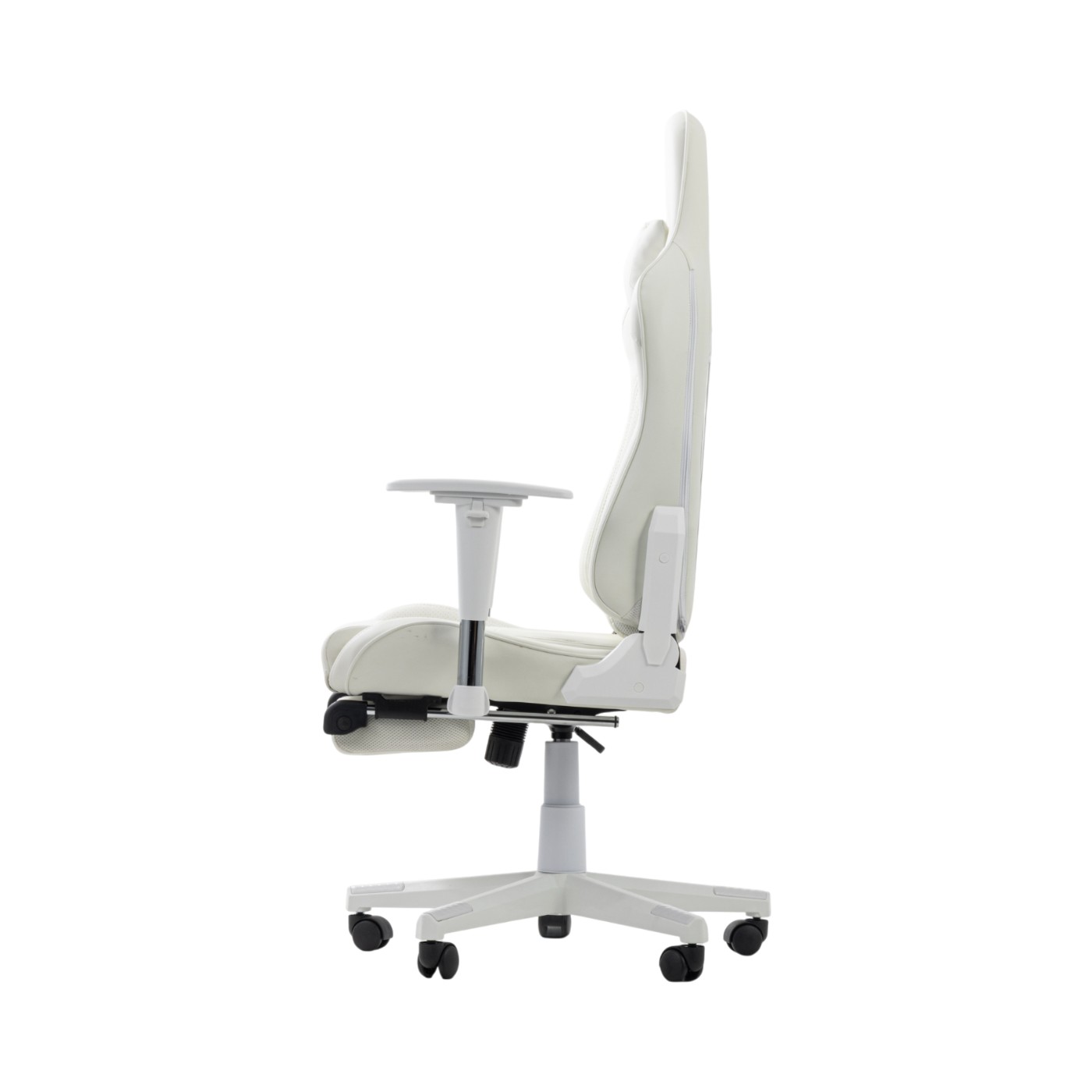 ニトリ ゲーミングチェア GM709 フットレスト付き WH／WHを検証