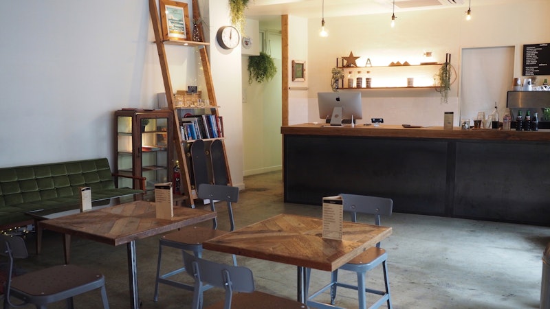 almond hostel & cafe 2