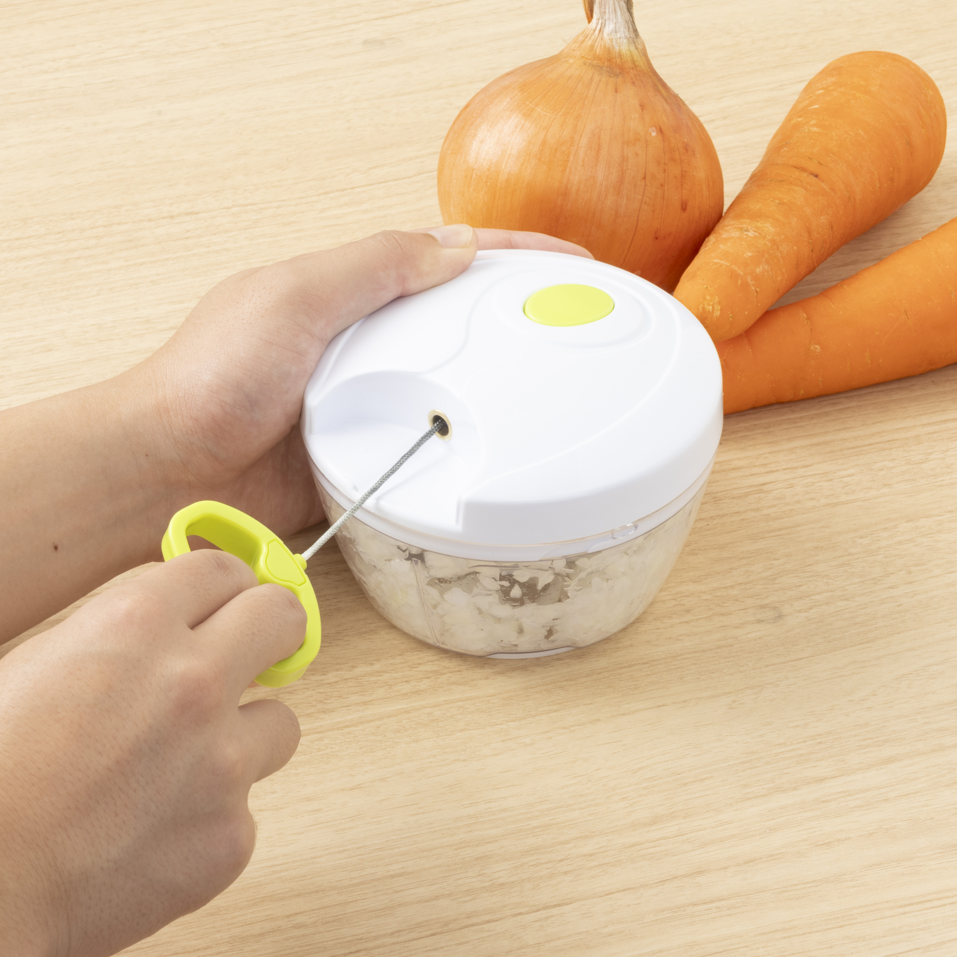 簡単操作で多機能。料理がもっと楽しくなる万能クッキングカッター。FMC-31。 簡単操作で多機能。料理がもっと楽しくなる万能クッキングカッター