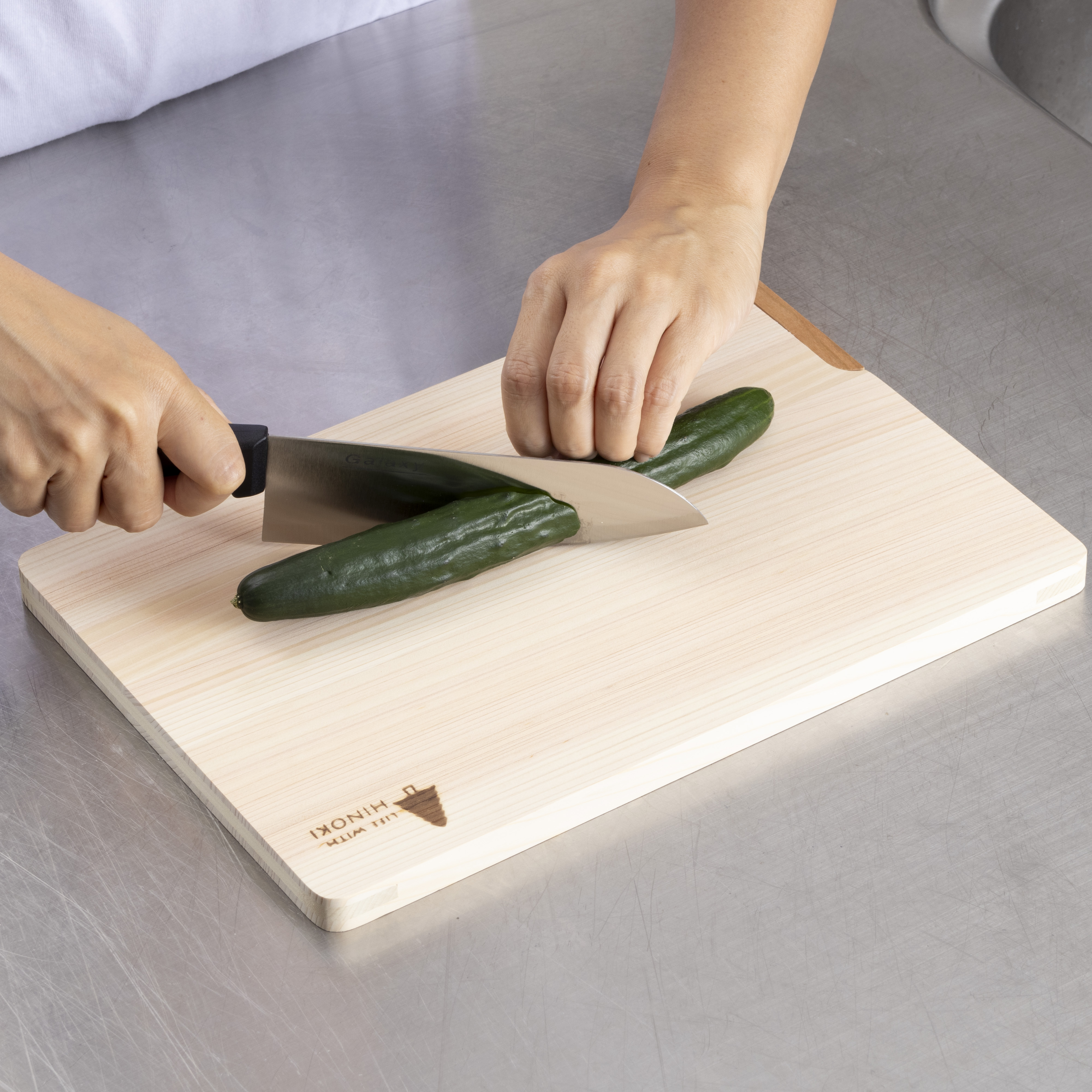 ウメザワ 自立スタンド付き桧のまな板 0036-51DGを検証レビュー