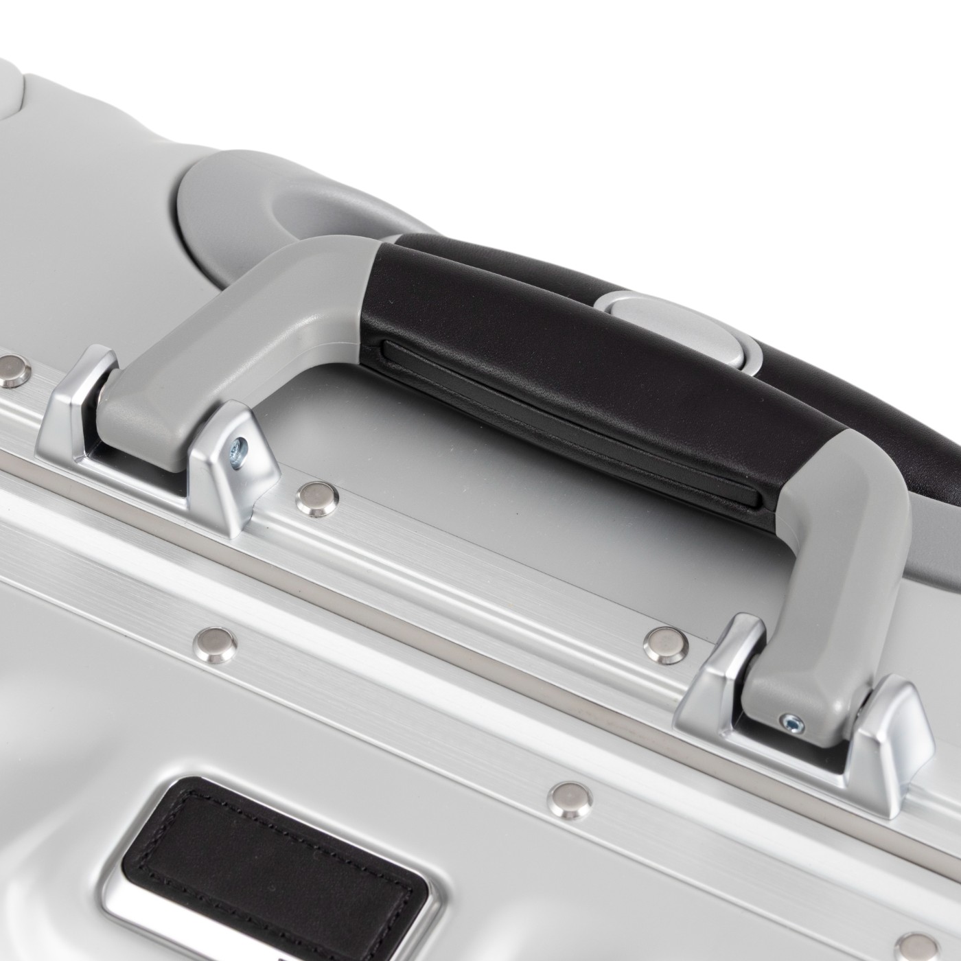 TUMI 19 DEGREE ALUMINUM コンチネンタル・キャリーオンを検証