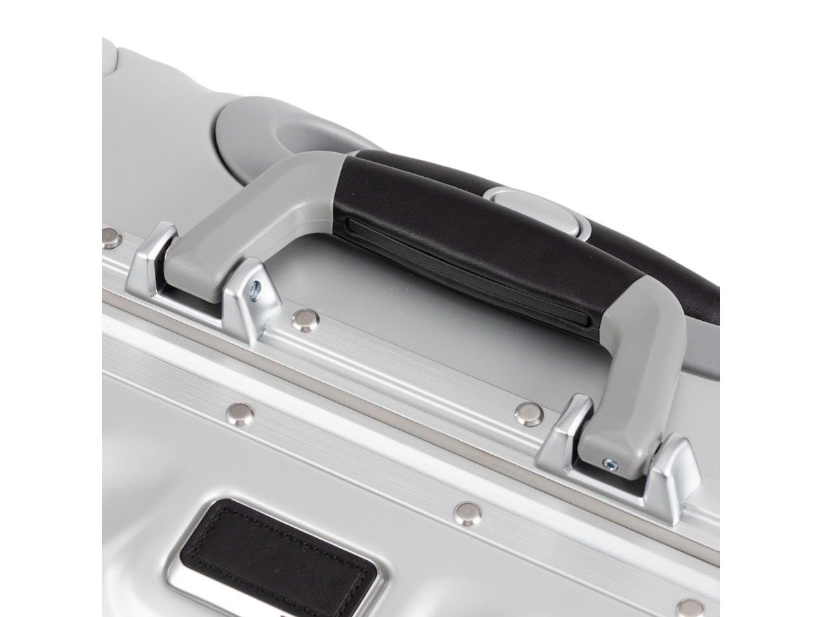 TUMI 19 DEGREE ALUMINUM コンチネンタル・キャリーオンを検証 TUMI 19 DEGREE ALUMINUM コンチネンタル・キャリーオンを検証