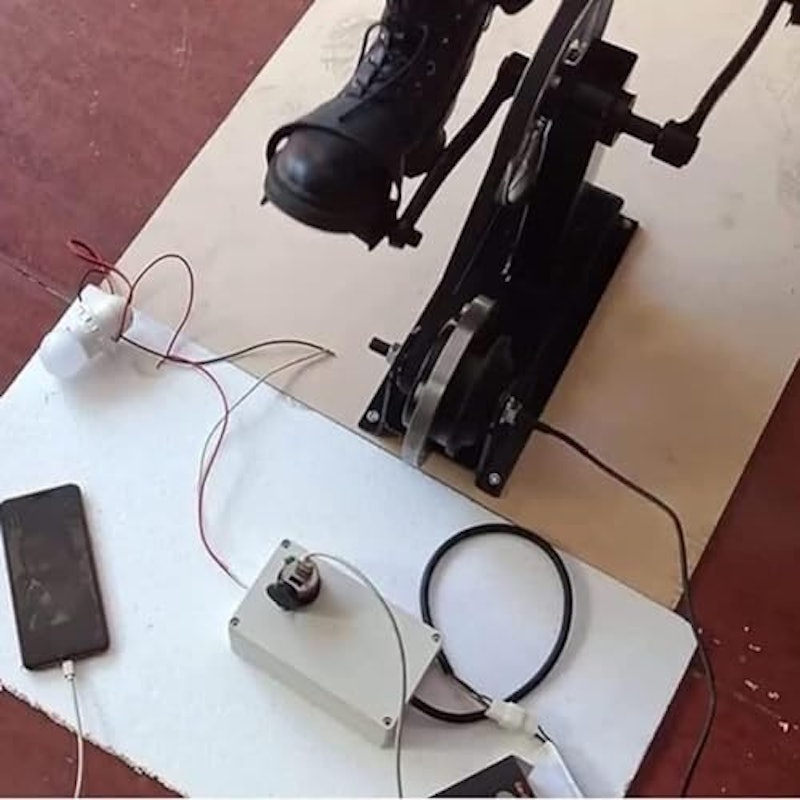 ポータブルペダル発電機 2