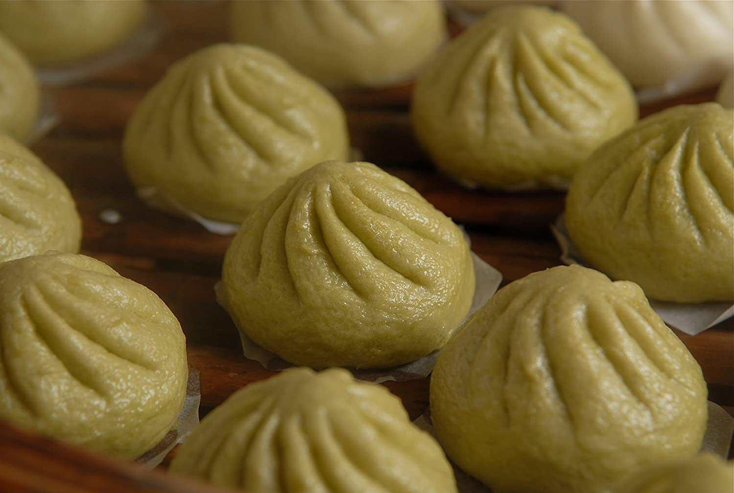 抹茶を練り込んだ皮とつぶ餡 あんまん  3