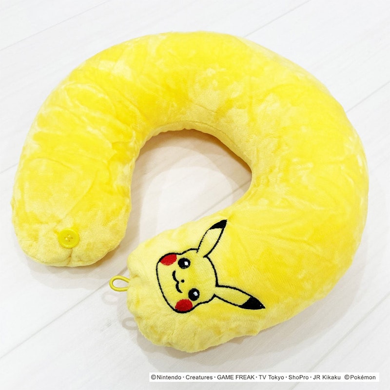 ピカチュウから変身するネックピロー 1