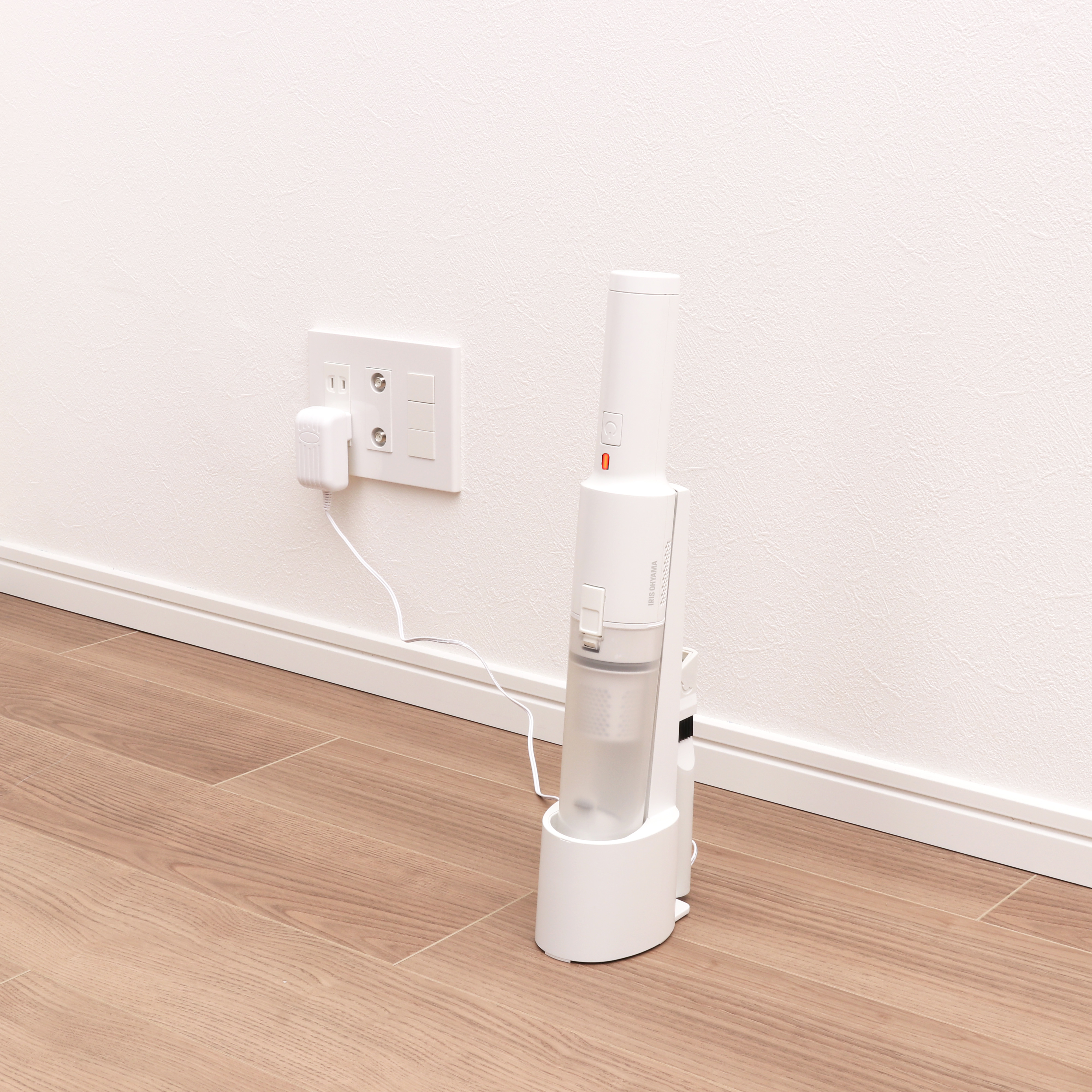 アイリスオーヤマ HCDB1W 充電式ハンディクリーナーサイクロン式 ホワイト アイリスオーヤマ HCDB1W 充電式ハンディクリーナー?サイクロン