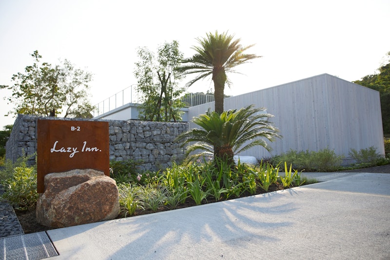Lazy Inn. 1