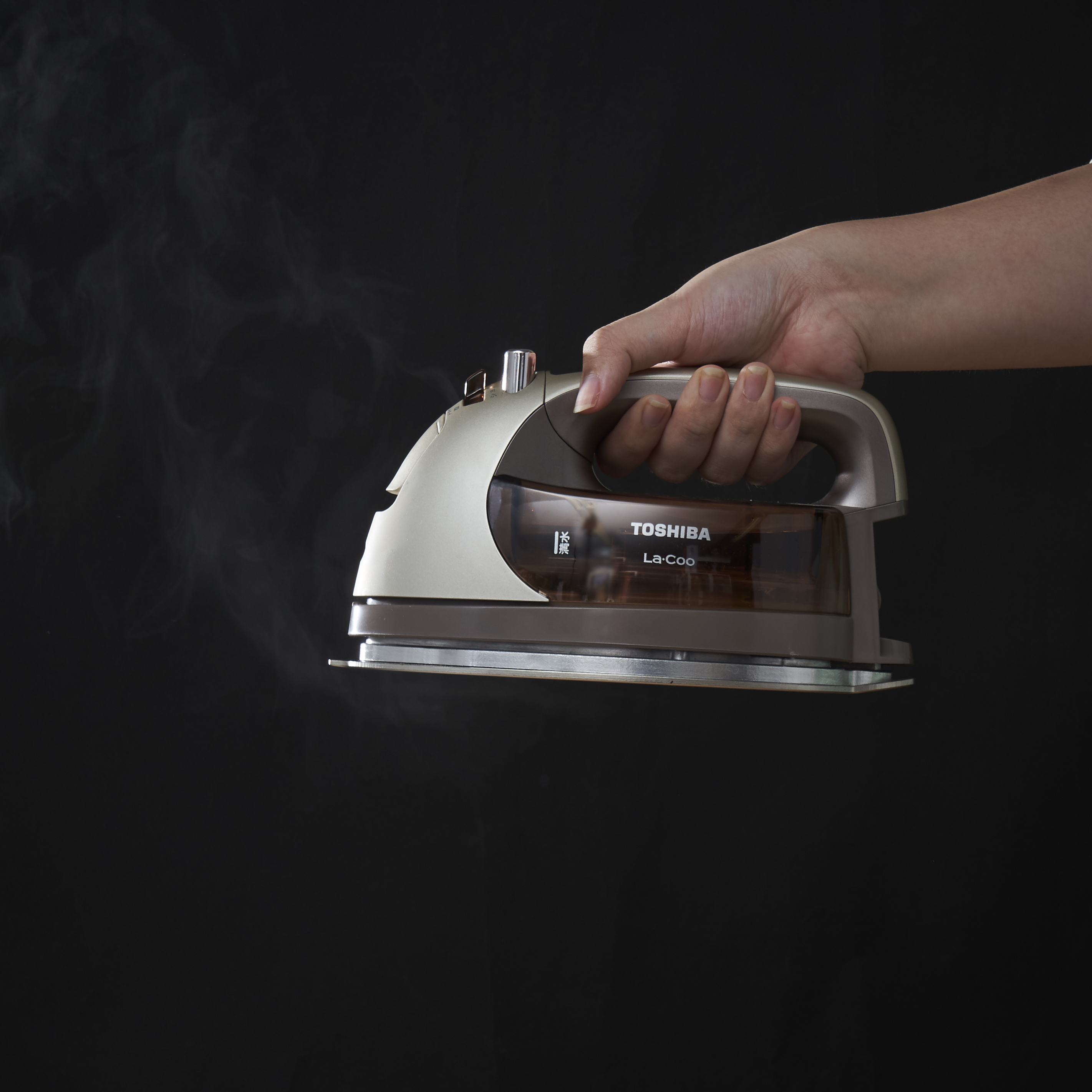 東芝 コードレススチームアイロン TA-FDX950をレビュー！クチコミ