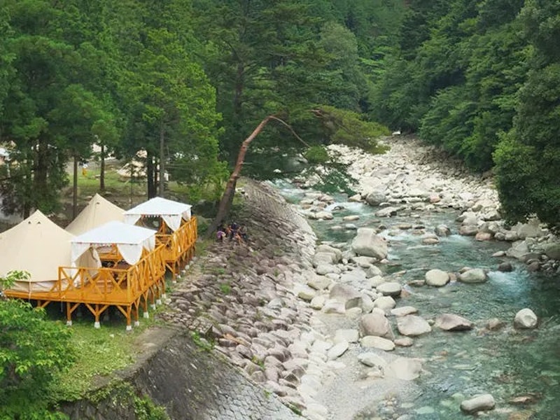 RIVERSIDE GLAMPING Nuts 1