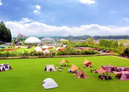 OUTDOOR HILL VILLAGE 1