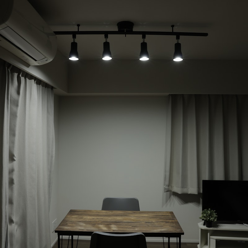 IKEA SKURUP シーリングトラック スポットライト 503.959.28を IKEA SKURUP シーリングトラック スポットライト 503.959.28を