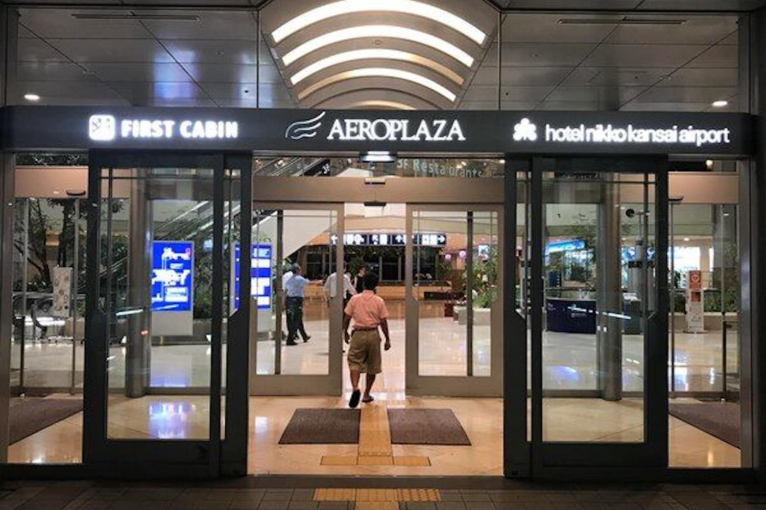 FIRST CABIN 関西空港 1