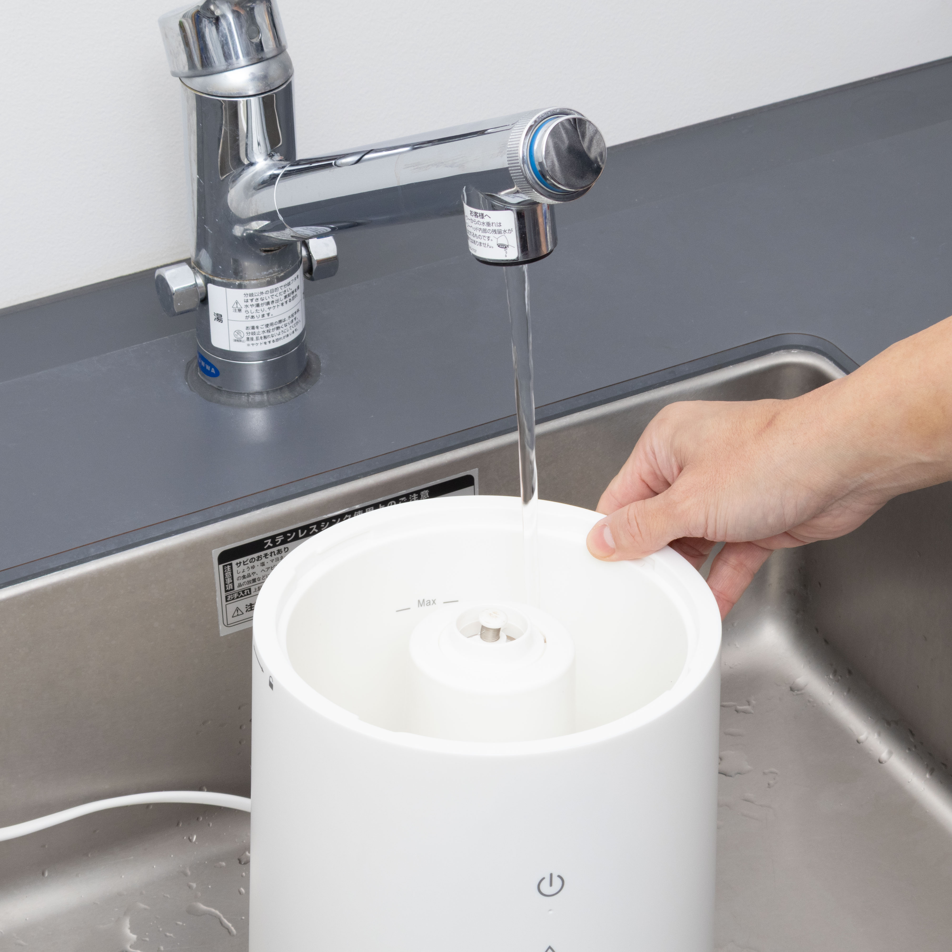 倒れてもこぼれにくいスチーム式加湿器 7