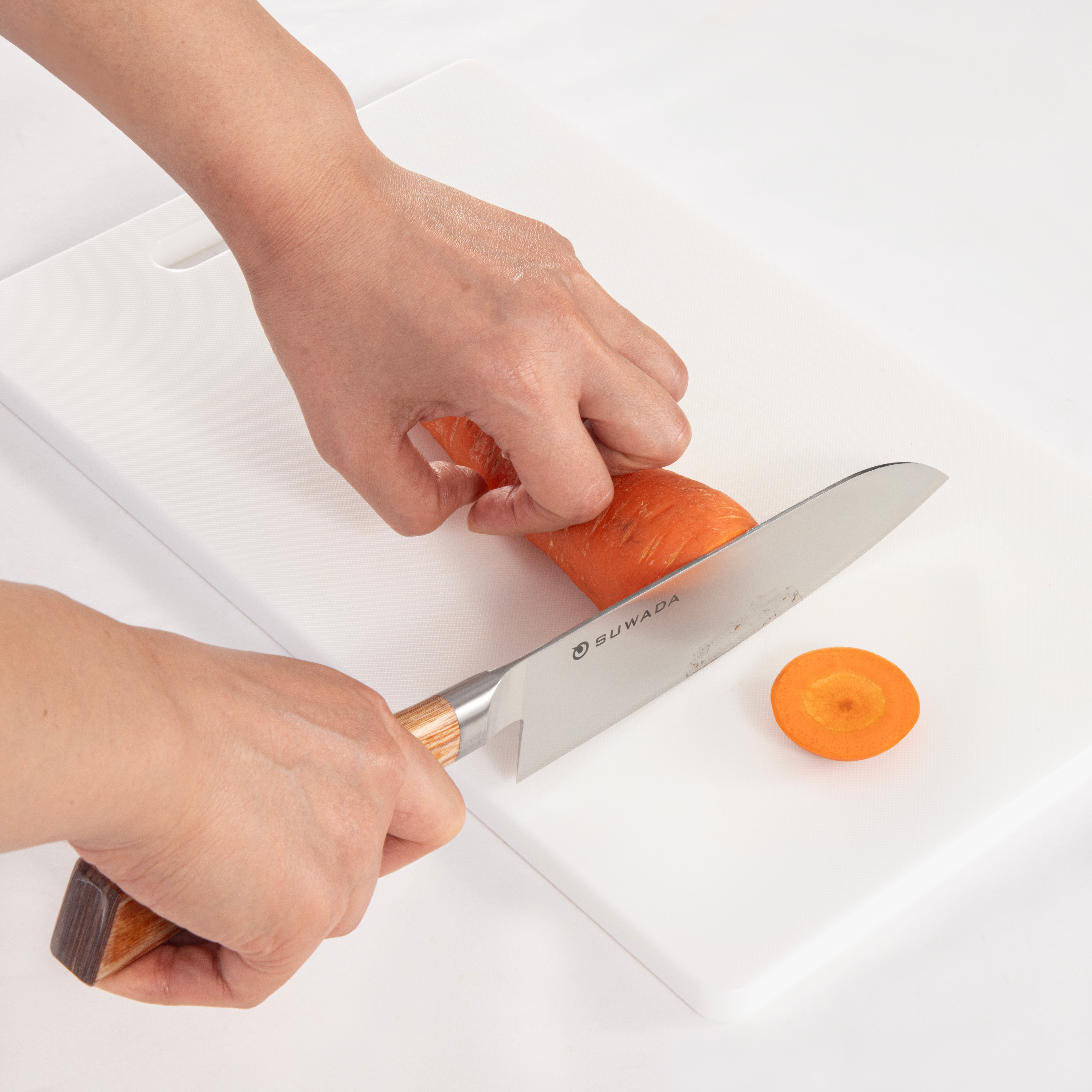 株式会社諏訪田製作所　ほぼ新品　三徳包丁 木製ハンドル　17㌢ 株式会社諏訪田製作所 ほぼ新品 三徳包丁 木製ハンドル 17㌢ 株式会社諏訪