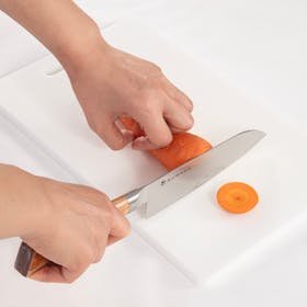 株式会社諏訪田製作所 ほぼ新品 三徳包丁 木製ハンドル 17 株式会社諏訪田製作所 ほぼ新品 三徳包丁 木製ハンドル 17