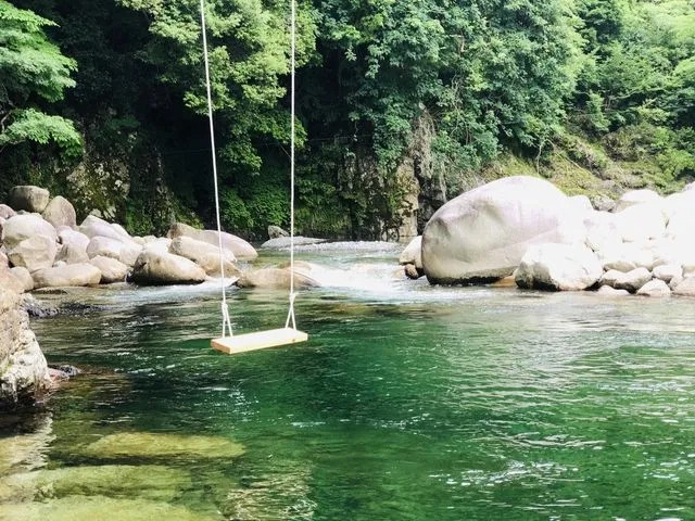 RIVERSIDE GLAMPING Nuts 3