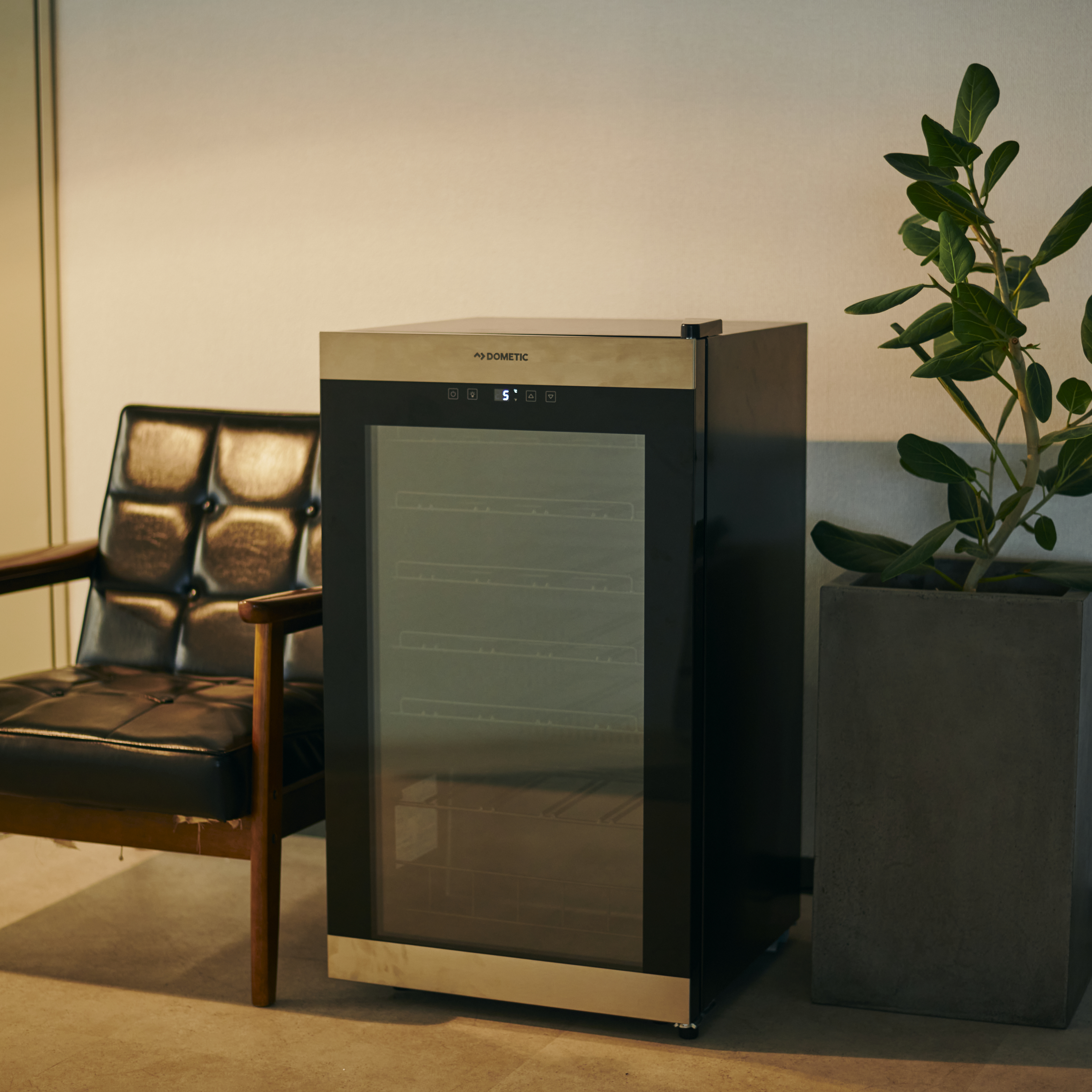 Dometic Wine cooler C35Fを検証レビュー！ワインセラーの選び方も紹介