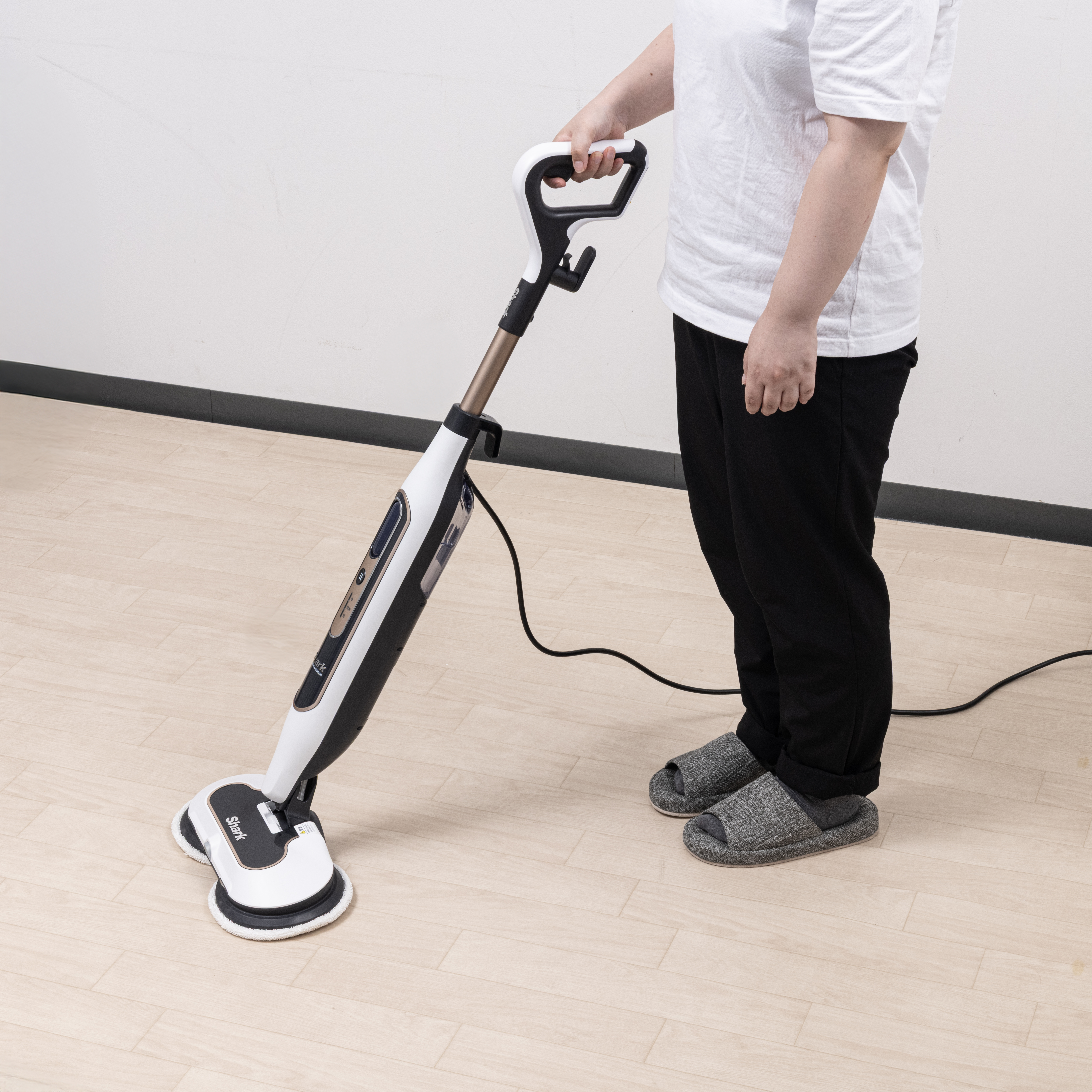 SharkNinja Shark STEAM ＆ SCRUB 回転スチームモップ S8201JWHを検証