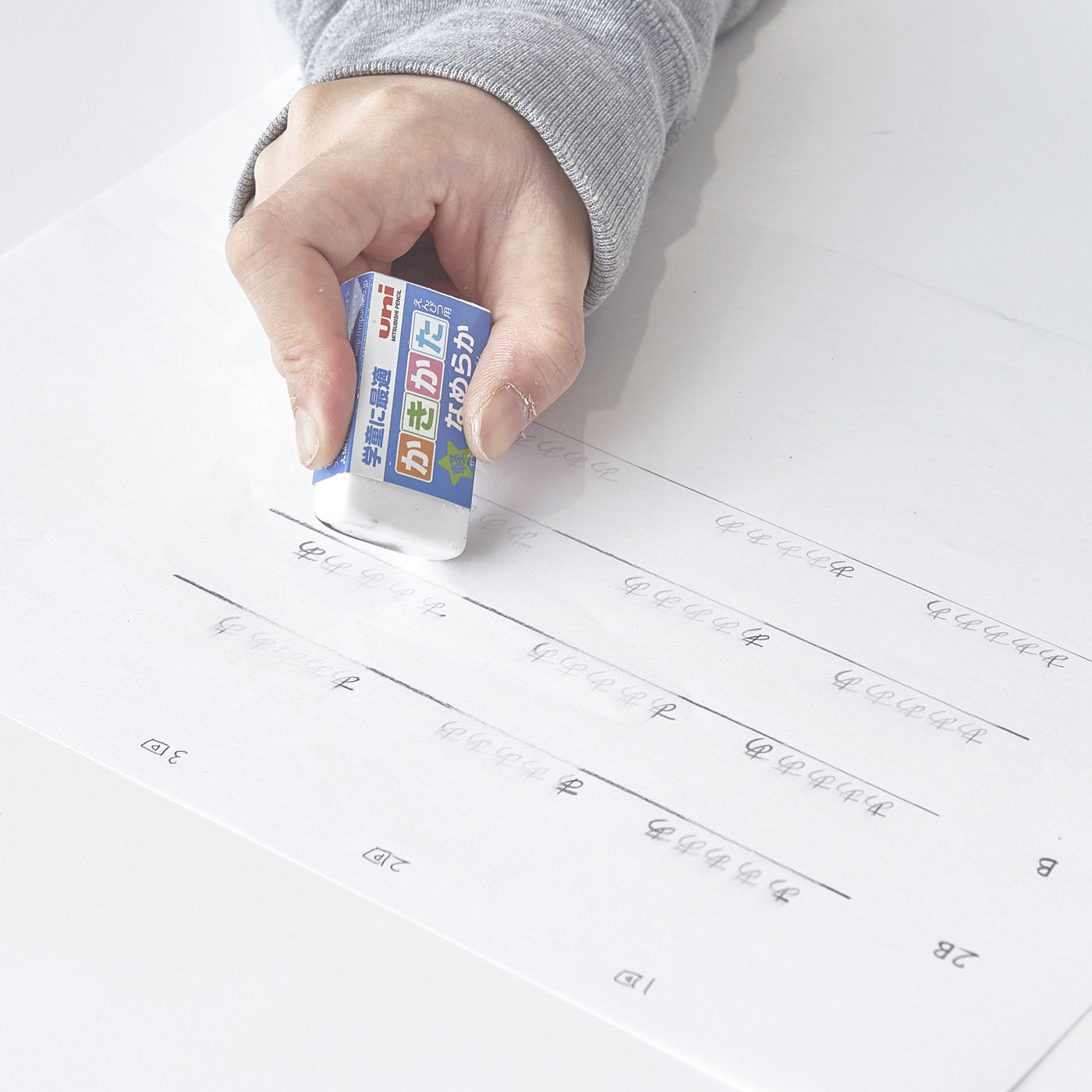 Uni なめらか学習消しゴムの悪い口コミや評判を実際に使って検証レビュー Mybest