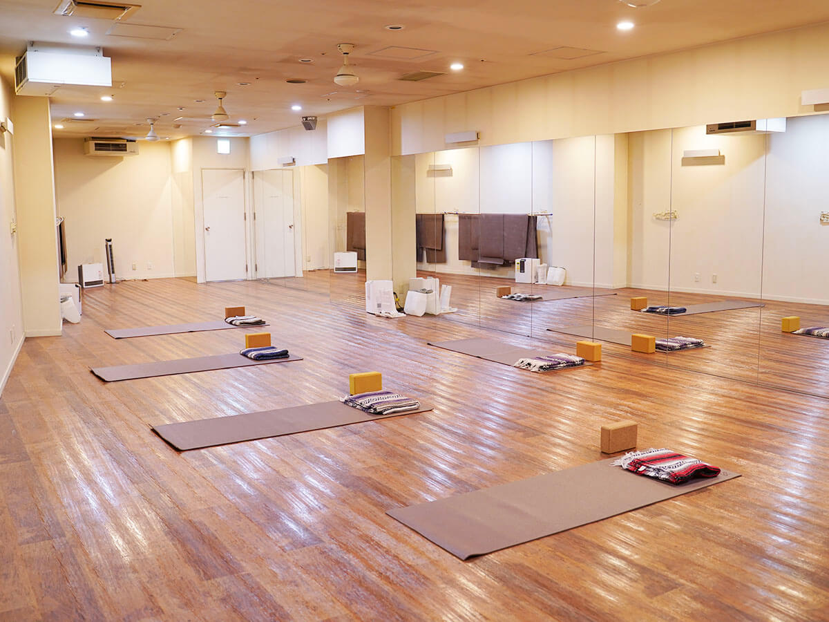 zen place yoga 梅田B2階 2