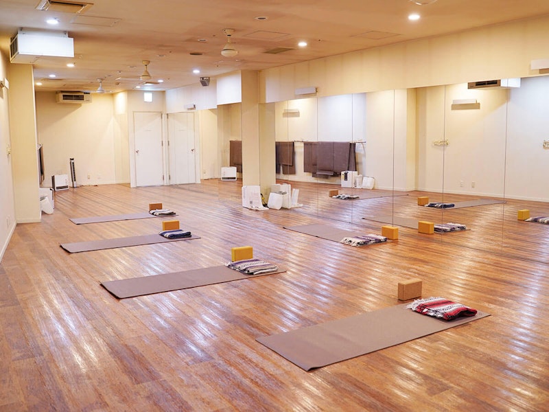 zen place yoga 梅田B2階 2