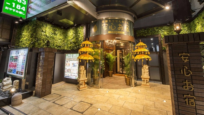 豪華カプセルホテル安心お宿 プレミア新宿駅前店 1
