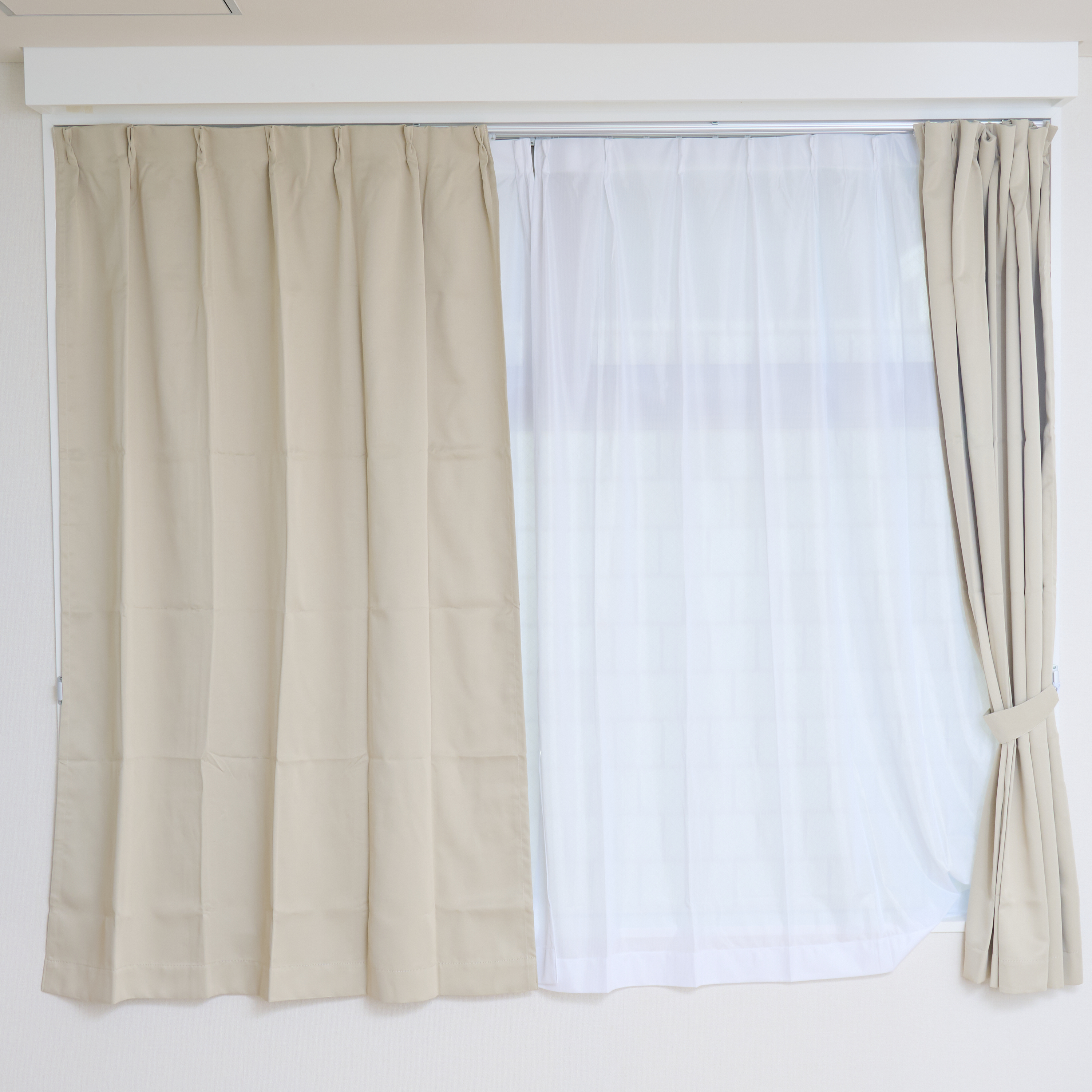 ベルメゾン 光沢のある生地感の遮光・遮熱カーテン＆UVカット・遮熱