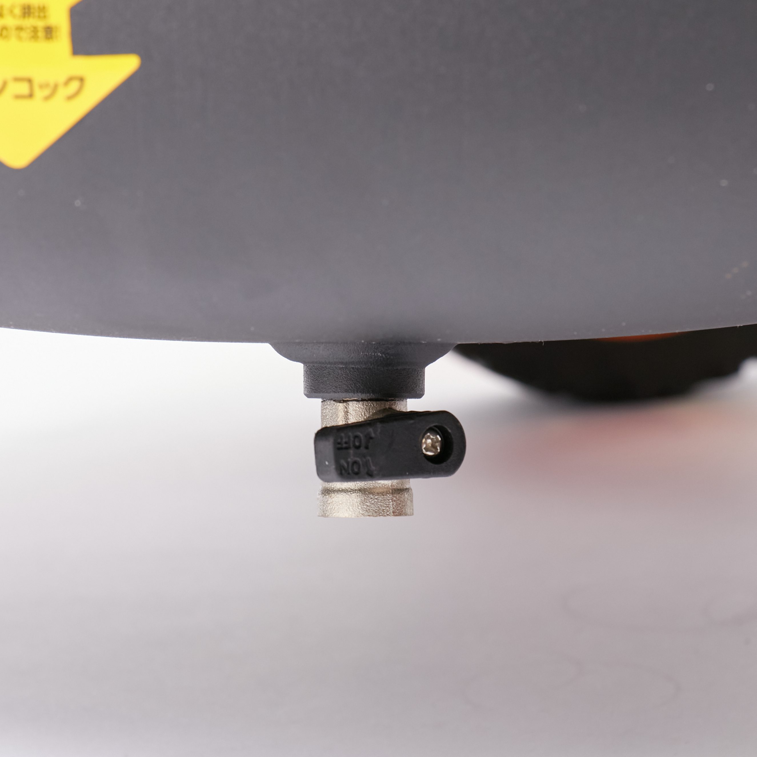 アストロプロダクト 縦型サイレント エアコンプレッサー 30L VSC034を
