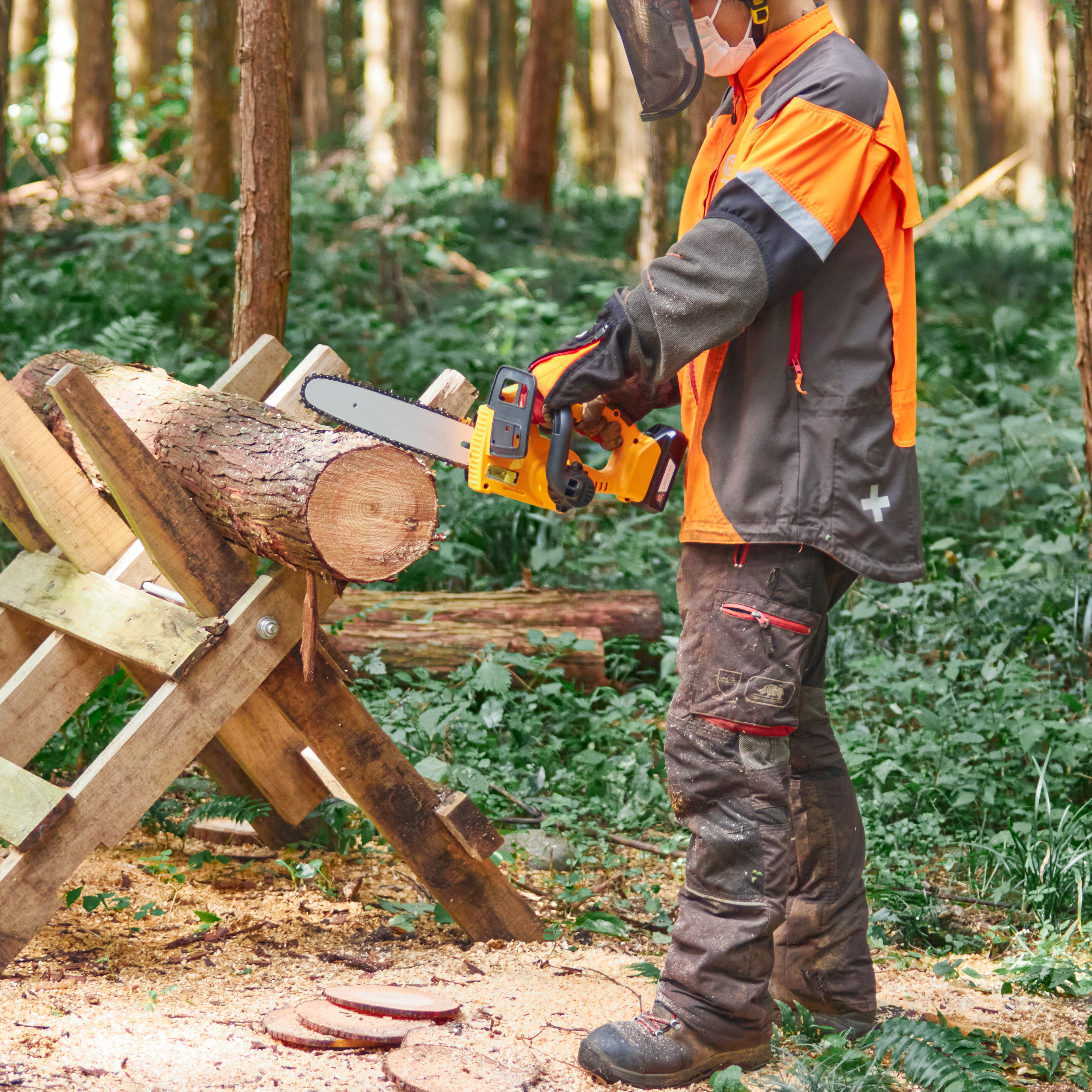 RYOBI★充電式チェーンソー　bcs-1800l1 充電式チェンソー BCS-1800L1 RYOBI 電動チェーンソー