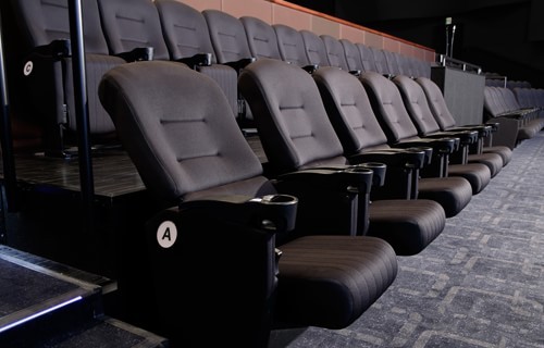 東京都内のカップルシートがある映画館おすすめ10選 デートや記念日に Mybest