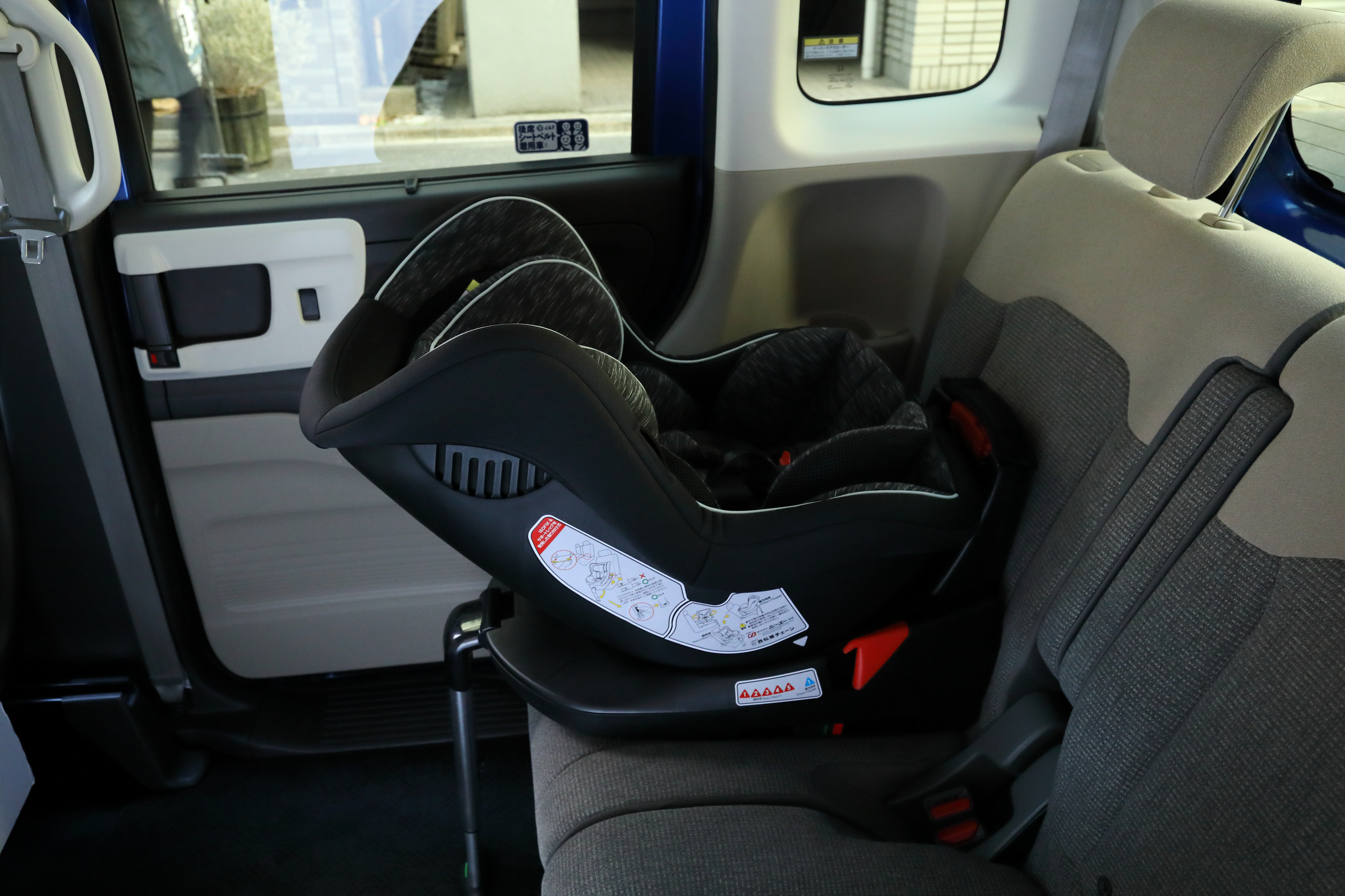 美品　ターンレジェFIX　B-900　西松屋　チャイルドシート