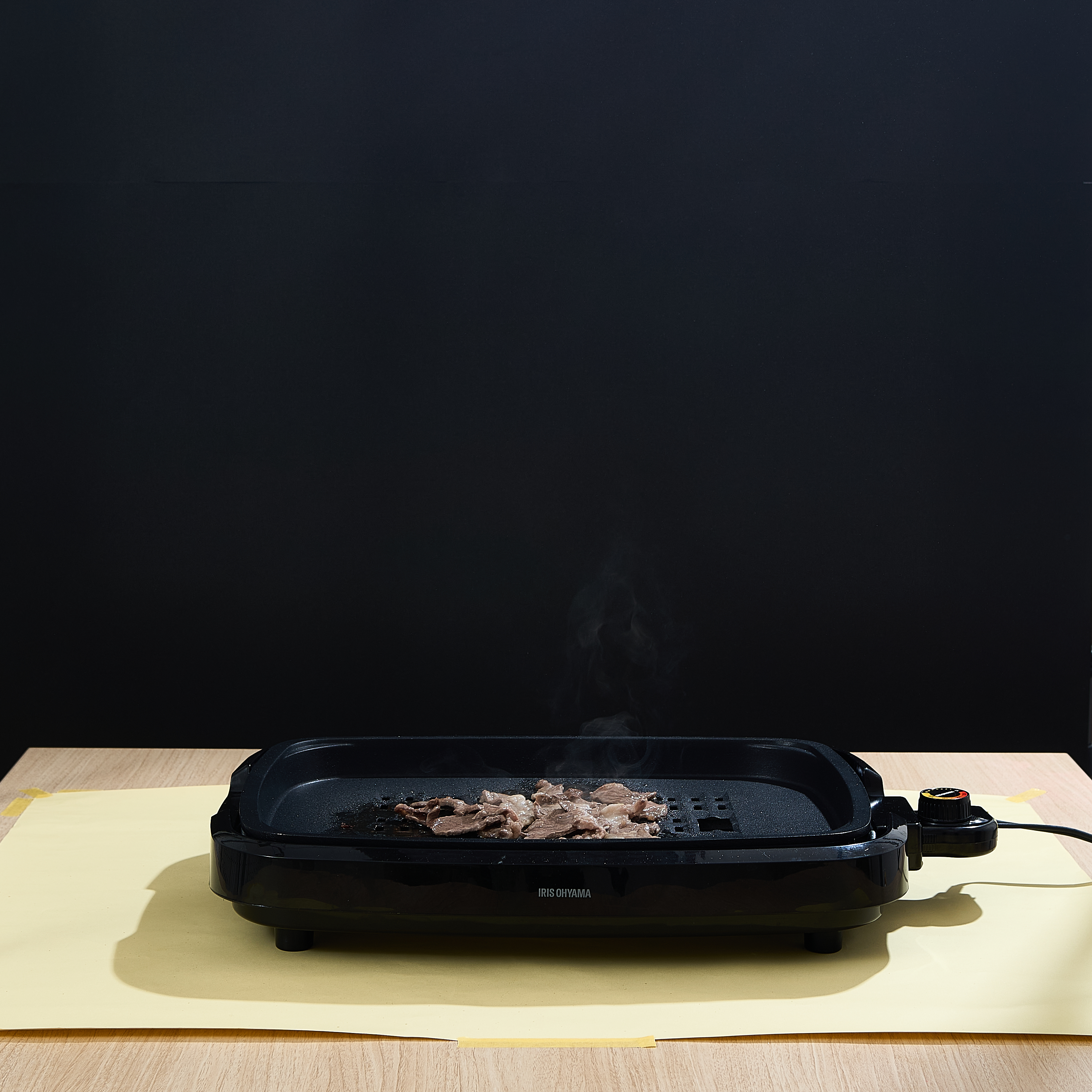 アイリスオーヤマ　網焼き風ホットプレート　APKー137 プレート３枚 アイリスオーヤマ 網焼き風ホットプレート APKー137 プレート3枚