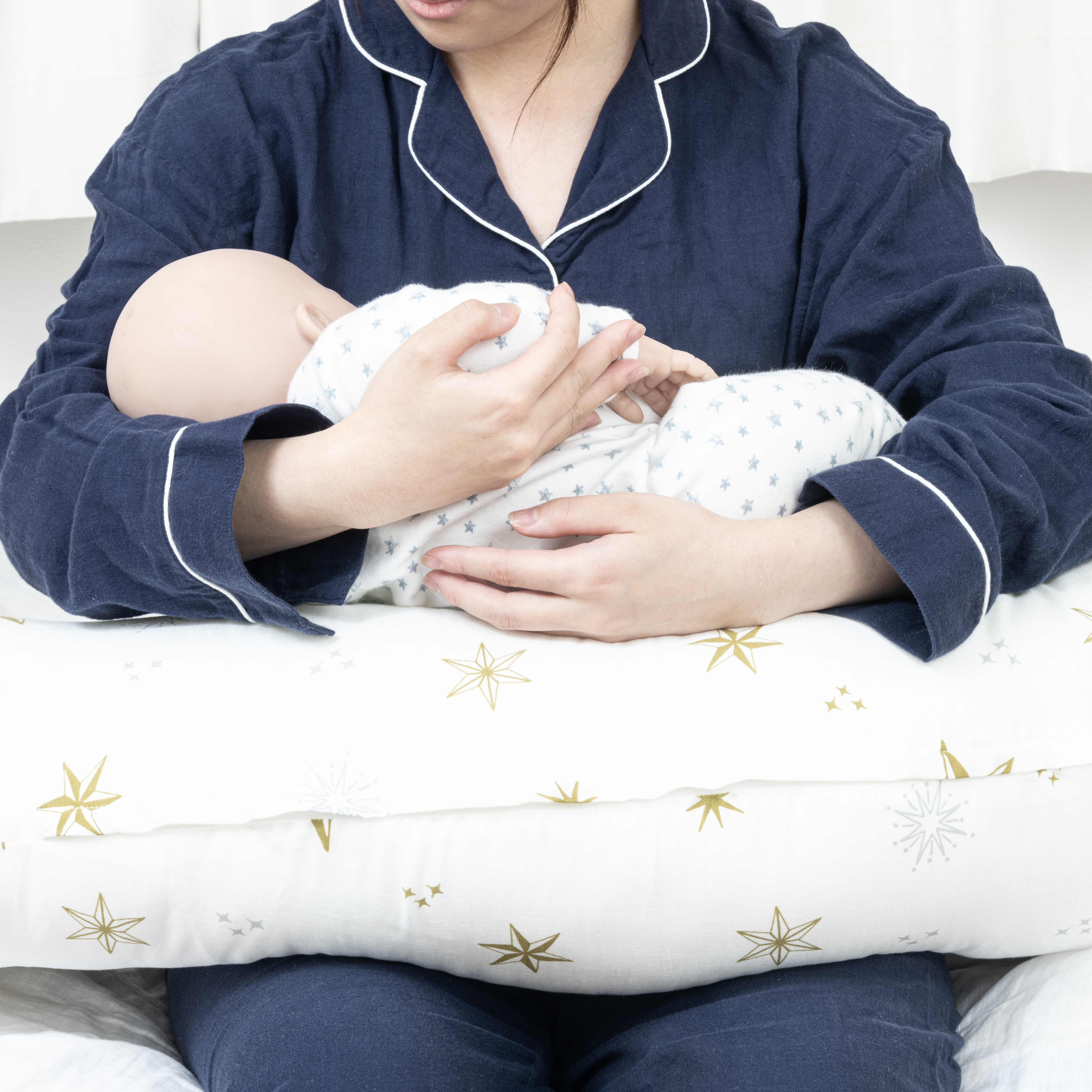 ベネッセコーポレーション たまひよ 授乳クッションになる妊婦さんの抱き枕・ロングの口コミ・評判を元に検証してメリット・デメリットを徹底レビュー 4