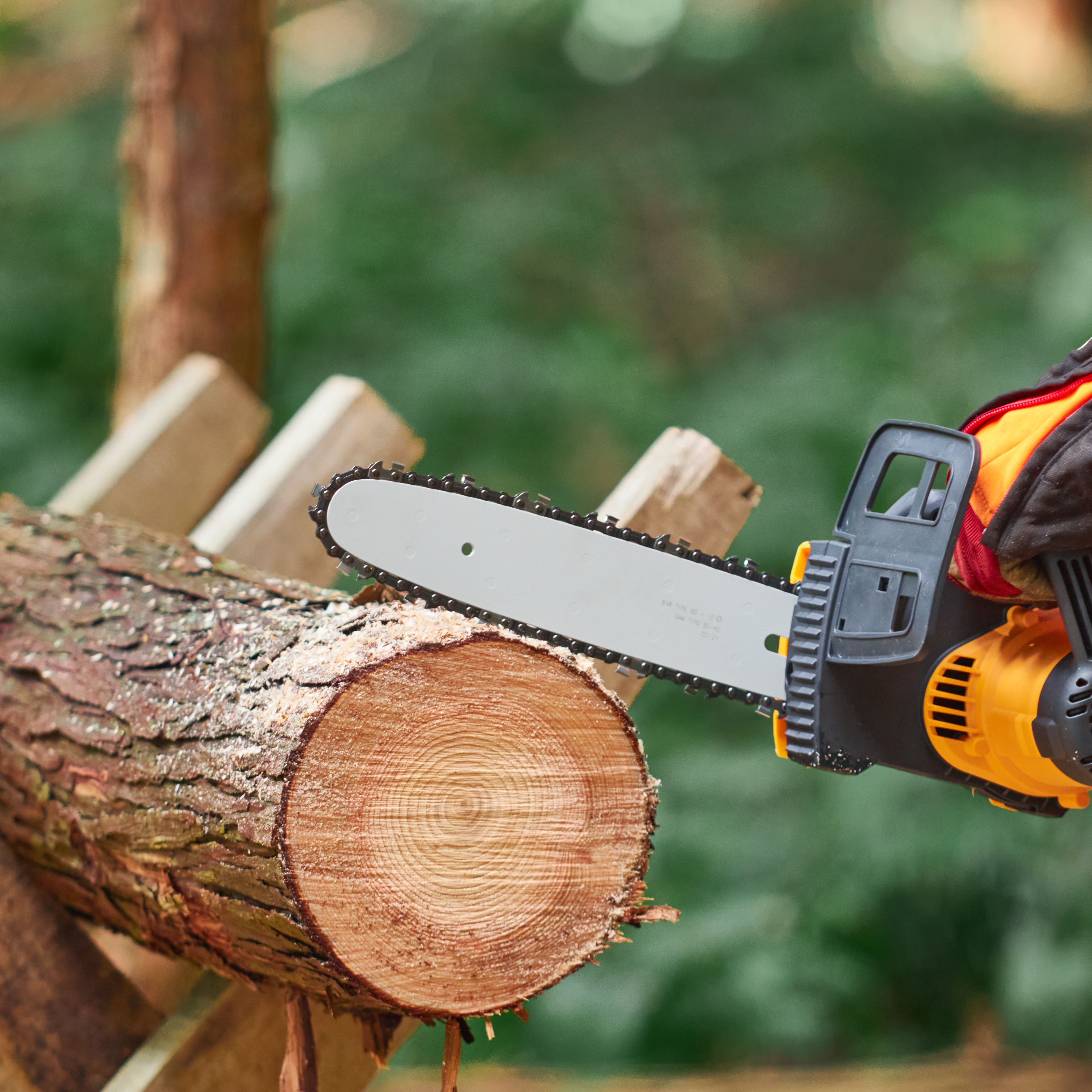 京セラインダストリアルツールズ RYOBI チェンソー CS-2502を検証