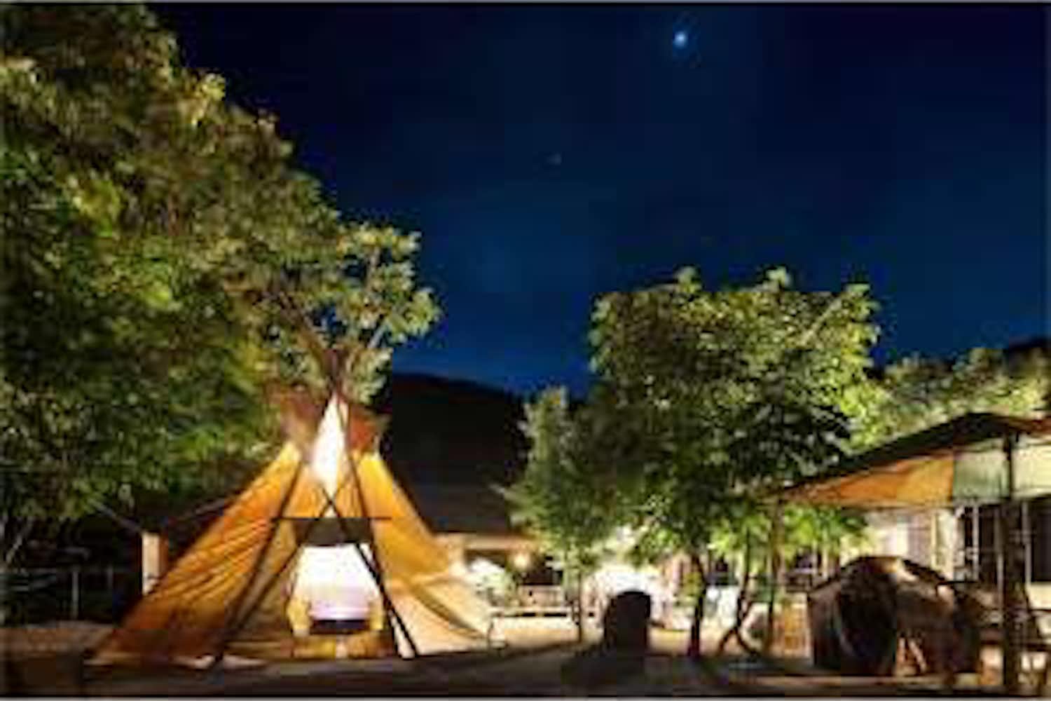 水上キャンプ場Tipi 1