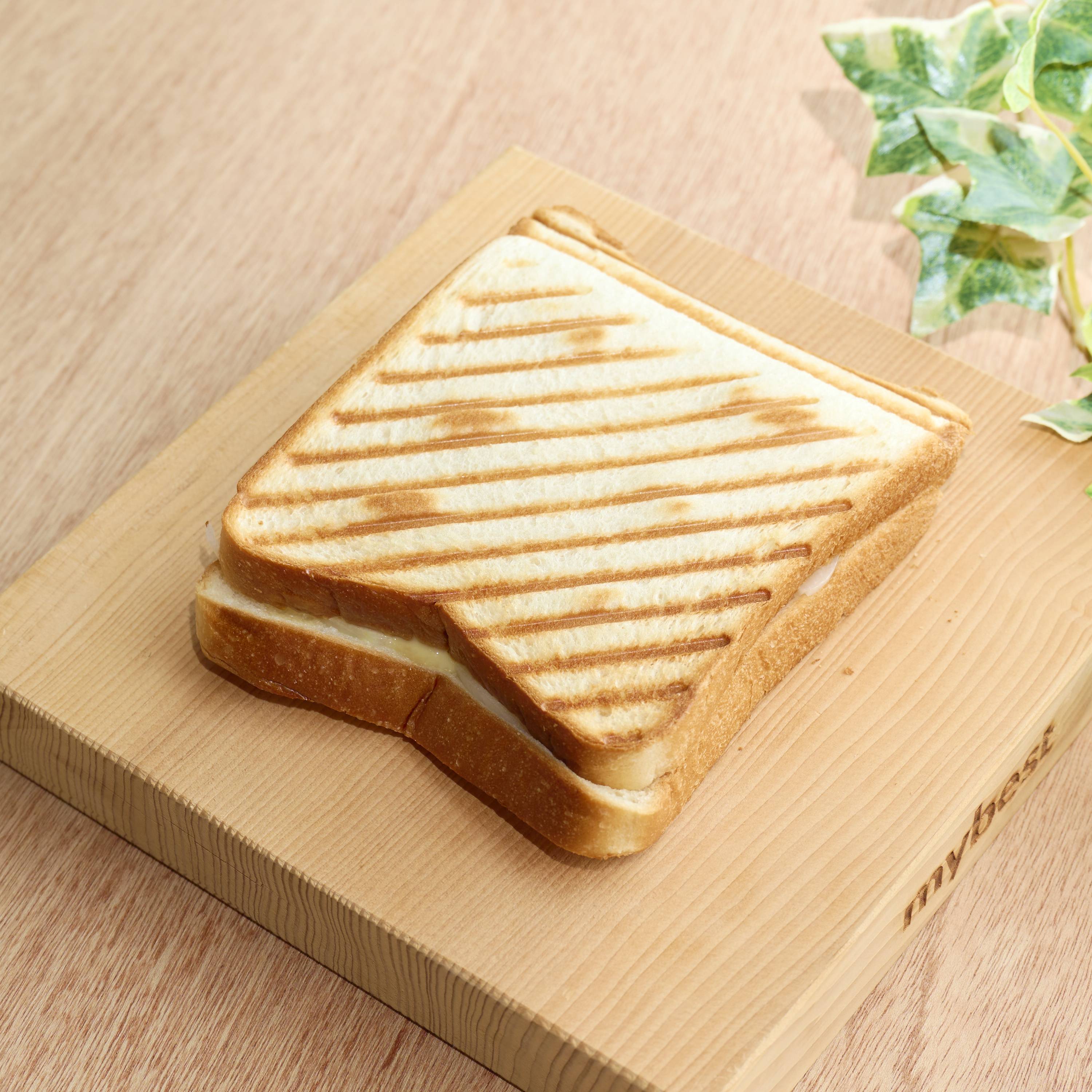 ライソン 7DAYSサンドメーカー KDHS-015Wを検証レビュー！ホットサンド