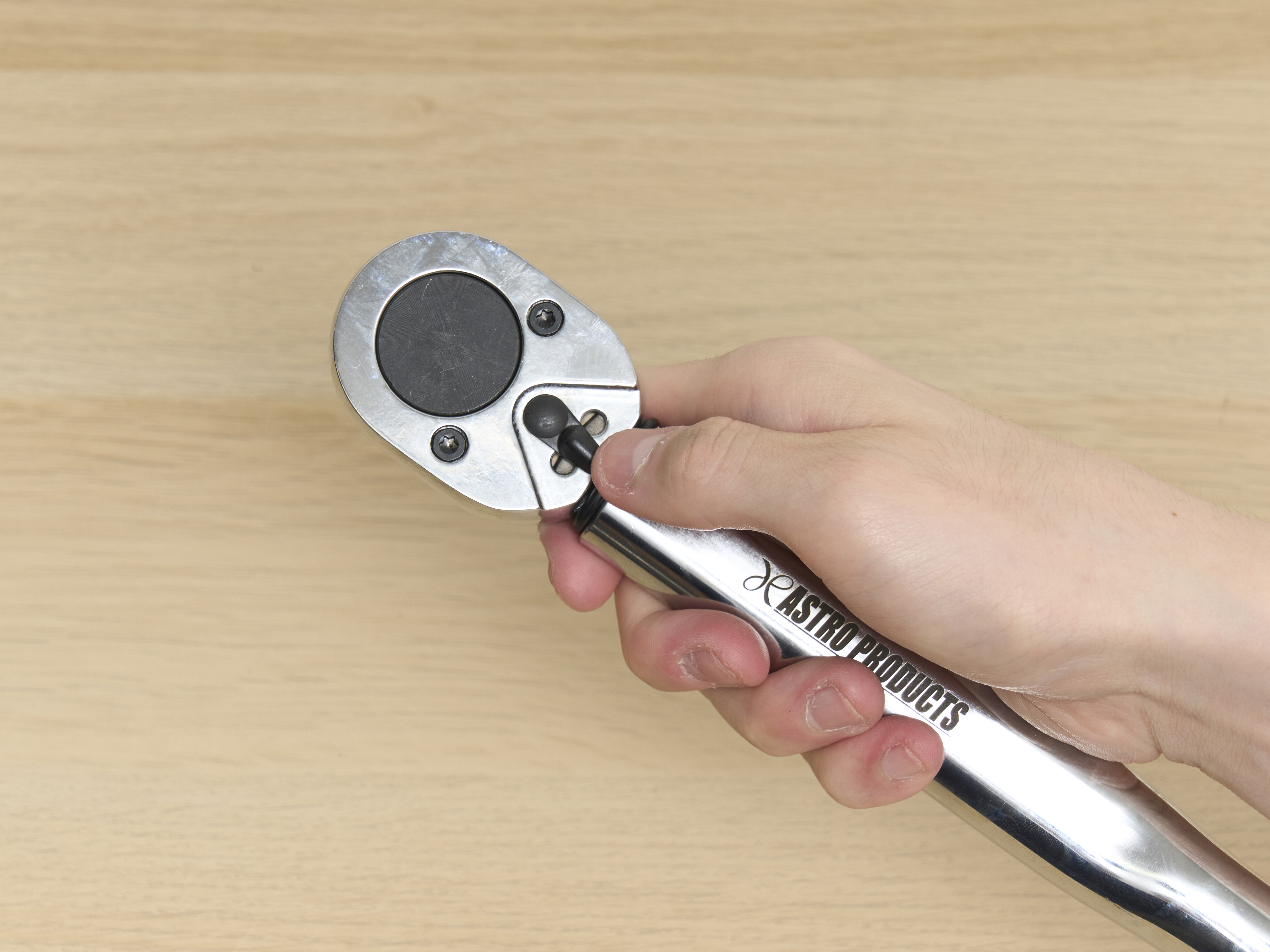 アストロプロダクツ 1/2DR プリセット型トルクレンチ TQ030を検証