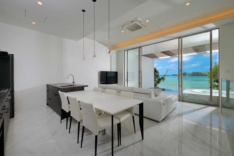 Villa Valiosa on the beach 1