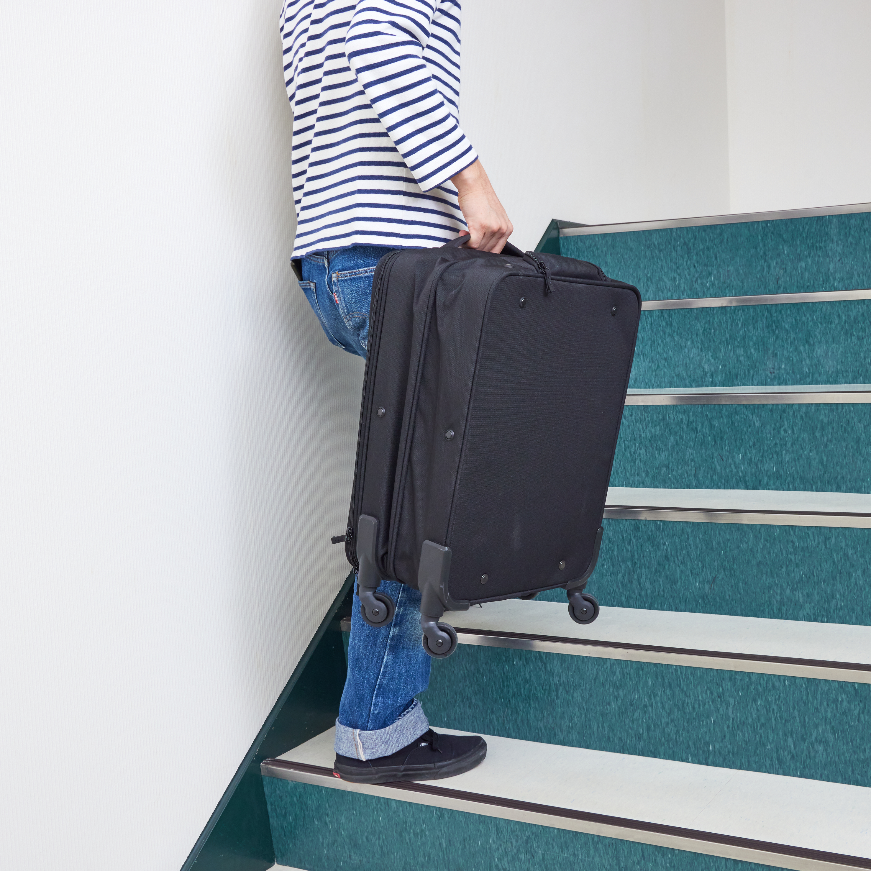 無印良品 半分の厚みで収納できるソフトキャリーケースを検証