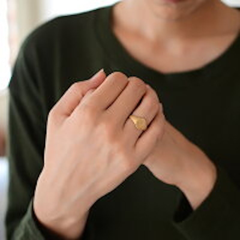 K18 Initial Signet Ring 8