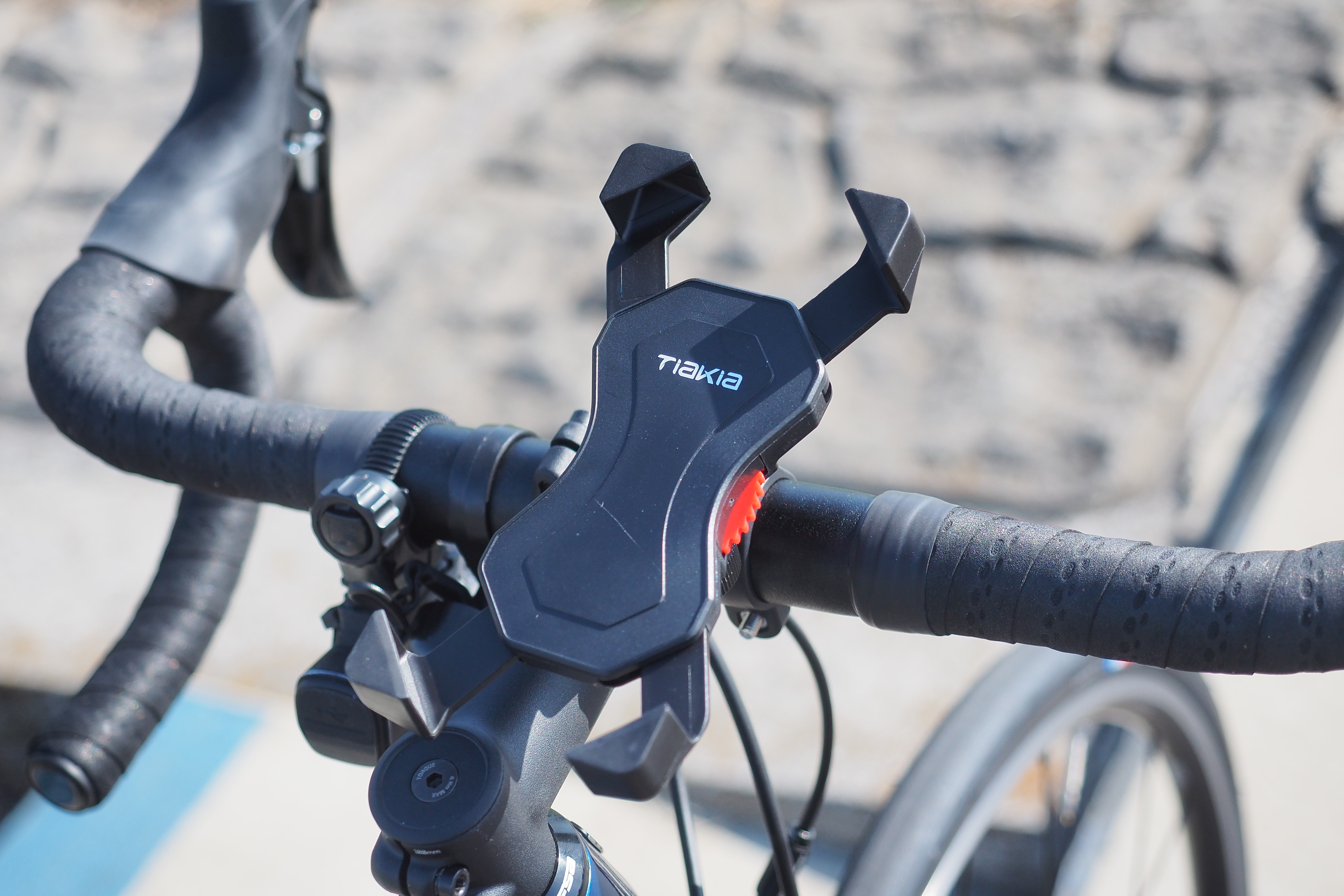 Tiakia 自転車スマホホルダー PB03-ACをレビュー！クチコミ・評判をも