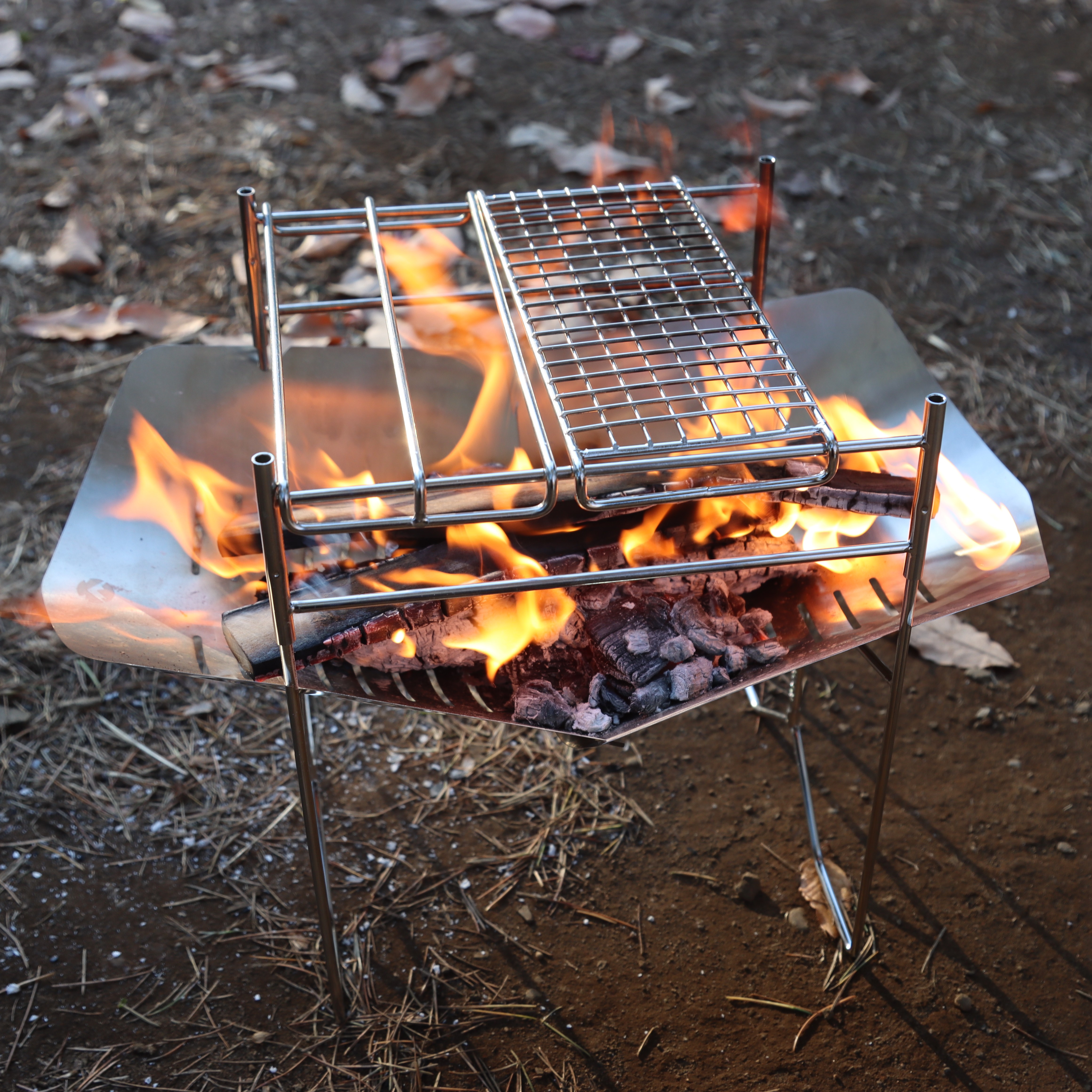 キャプテンスタッグ CAPTAINSTAG 焚き火台 グリル コンパクト 折りたたみ式 アウトドア キャンプ バーベキュー mc03003067 CAPTAIN STAG 焚き火台 キャンプ用グリル ステンレス製 V型