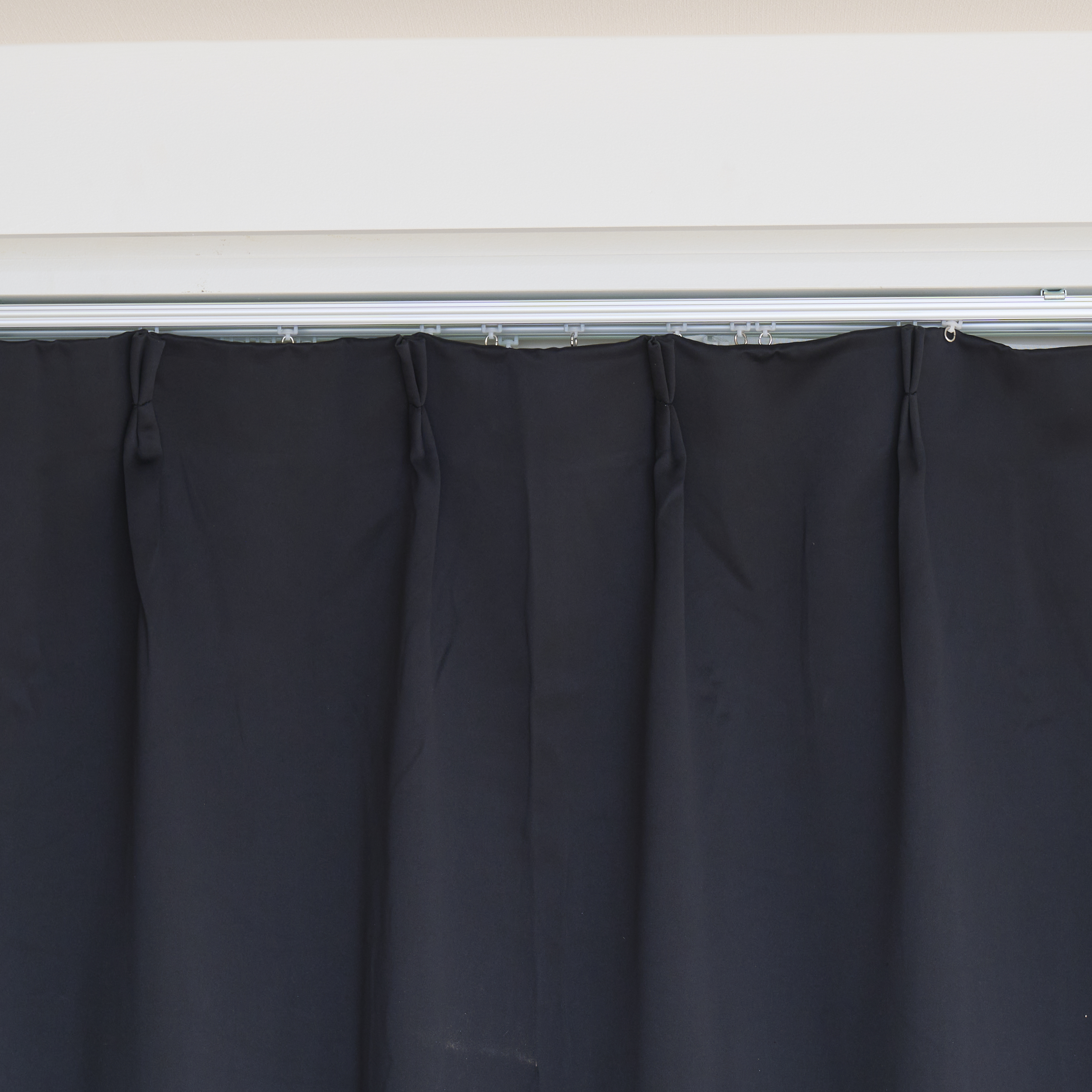 くれない K-wave D-plain 6104を検証レビュー！断熱カーテンの選び方も