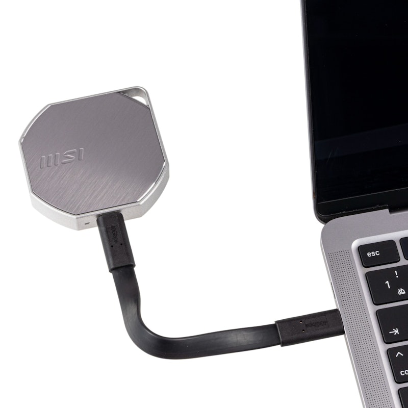 マグネット固定式 ポータブル SSD 2